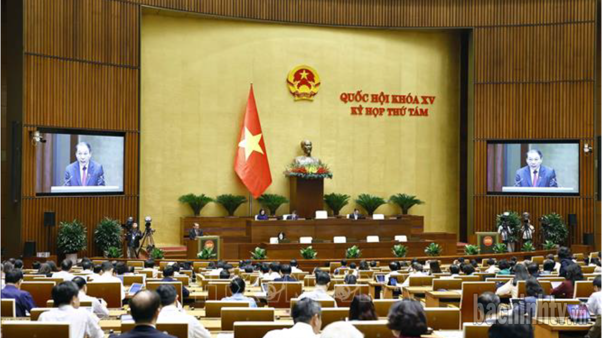Quốc hội thảo luận ở hội trường về dự án Luật Việc làm (sửa đổi)