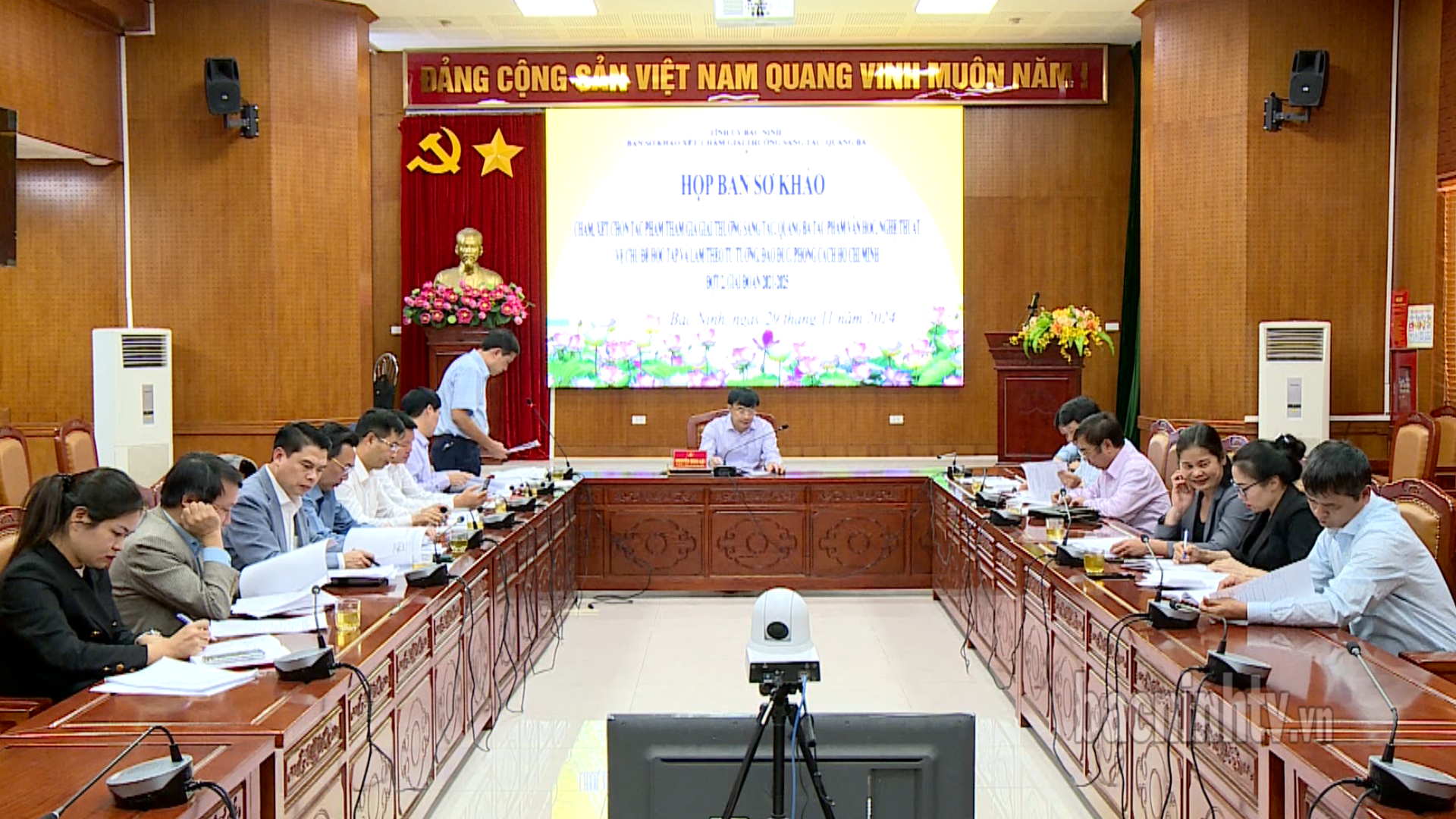 Họp Ban sơ khảo chấm, xét chọn tác phẩm tham gia giải thưởng sáng tác, quảng bá tác phẩm về chủ đề học tập và làm theo Bác