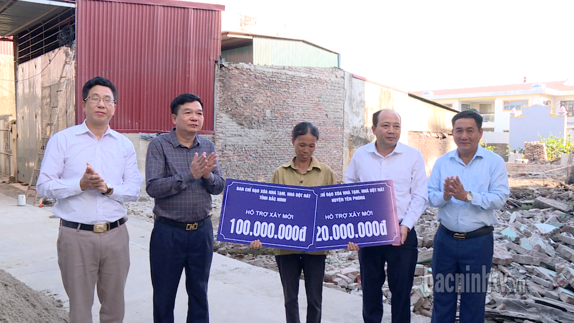 Đồng chí Hà Sỹ Tiếp dự lễ khởi công xây Nhà đại đoàn kết tại huyện Yên Phong
