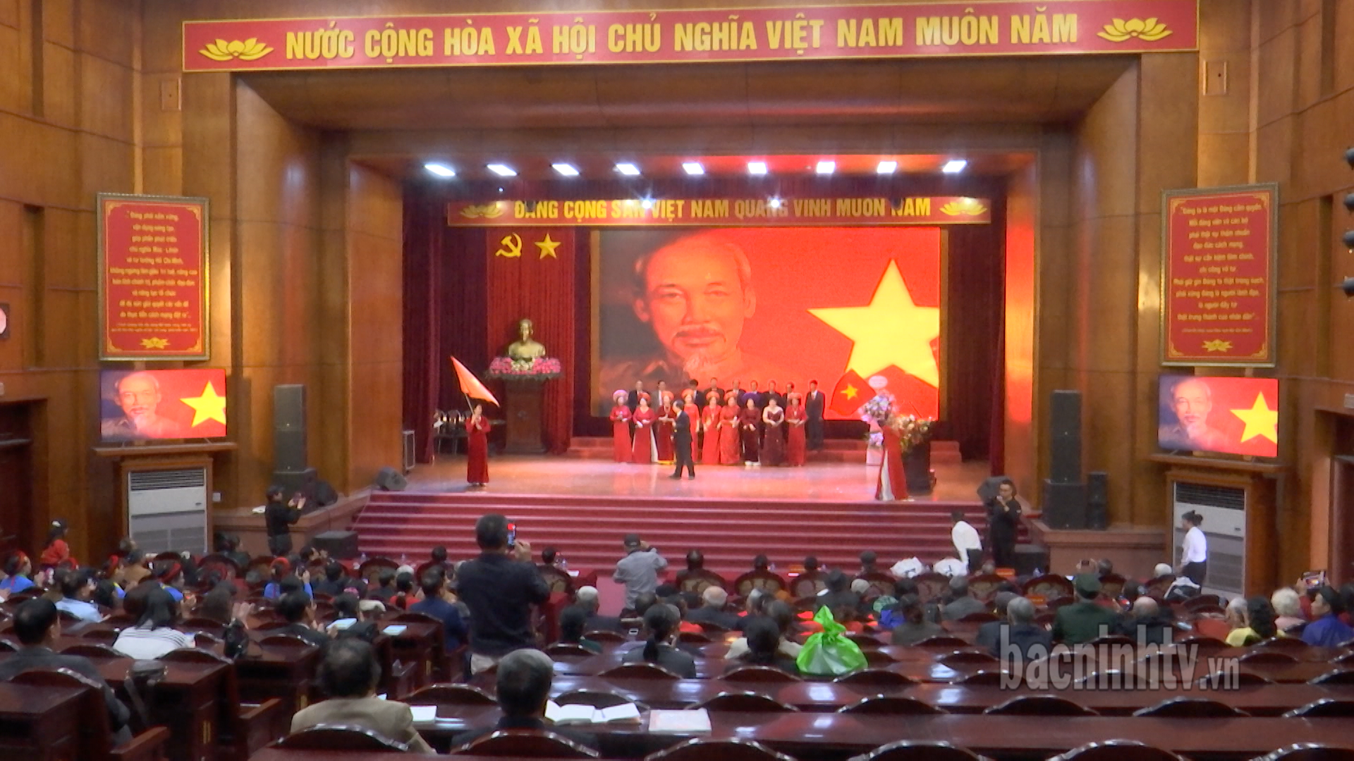 Bắc Ninh Liên hoan trình diễn thơ - ca