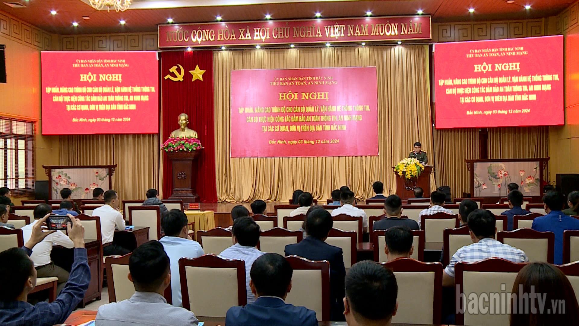 Nâng cao trình độ cho cán bộ quản lý, vận hành hệ thống thông tin, đảm bảo an toàn thông tin, an ninh mạng
