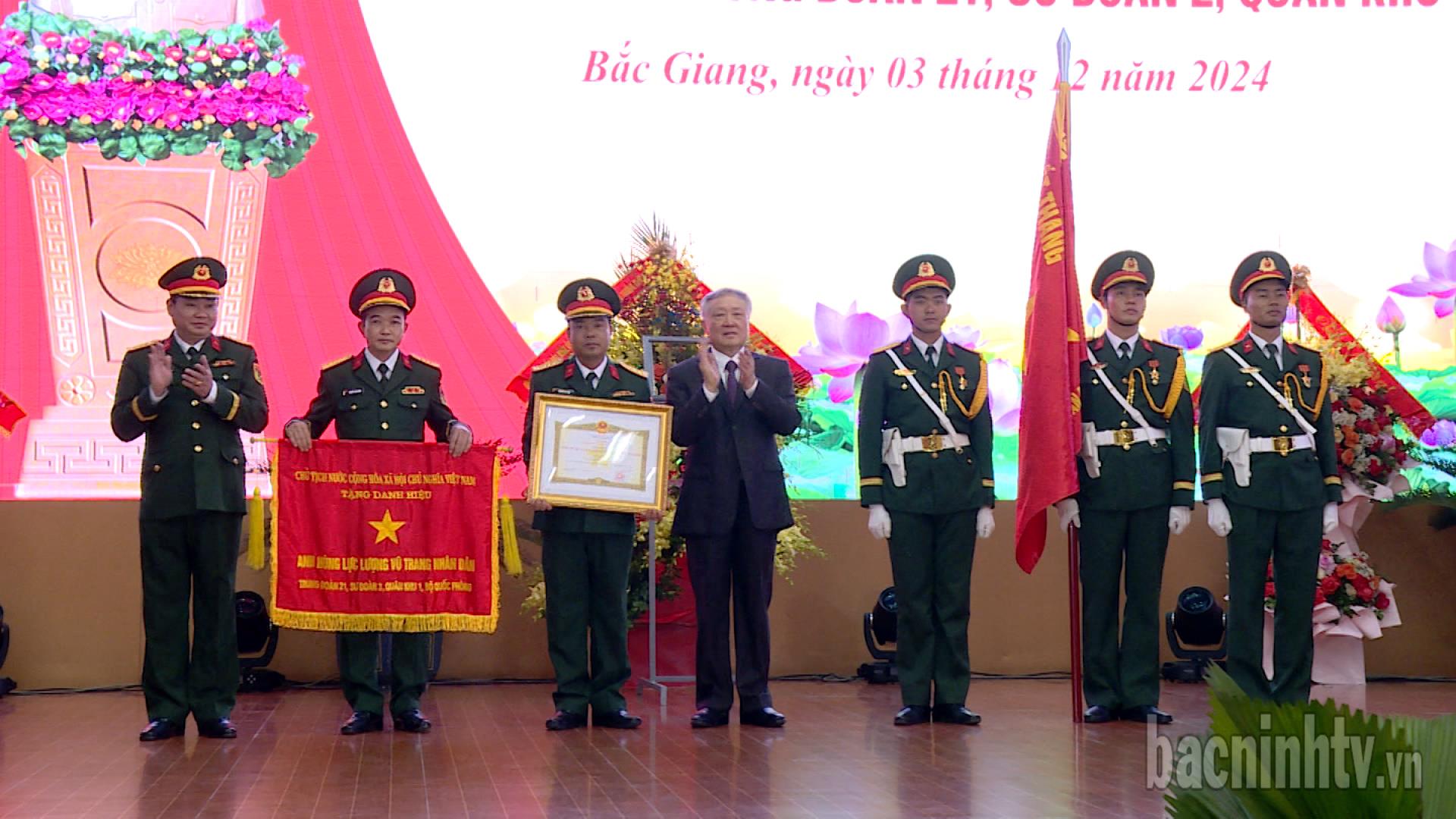 Chủ tịch UBND tỉnh dự lễ đón nhận danh hiệu “Anh hùng lực lượng vũ trang nhân dân” của Trung đoàn 21