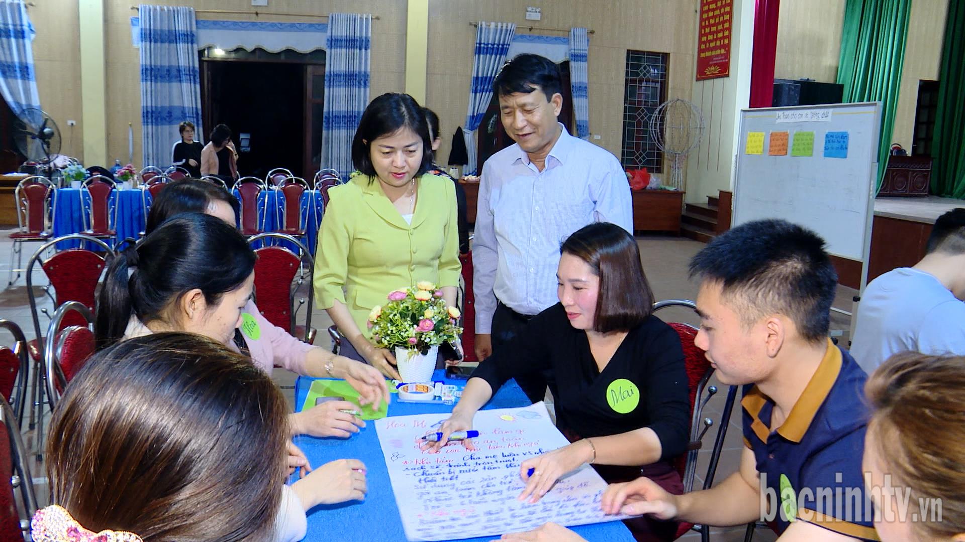 Hội Liên hiệp Phụ nữ tỉnh dự sinh hoạt nhóm “làm cha mẹ cho sự phát triển toàn diện trẻ thơ” tại thị xã Quế Võ