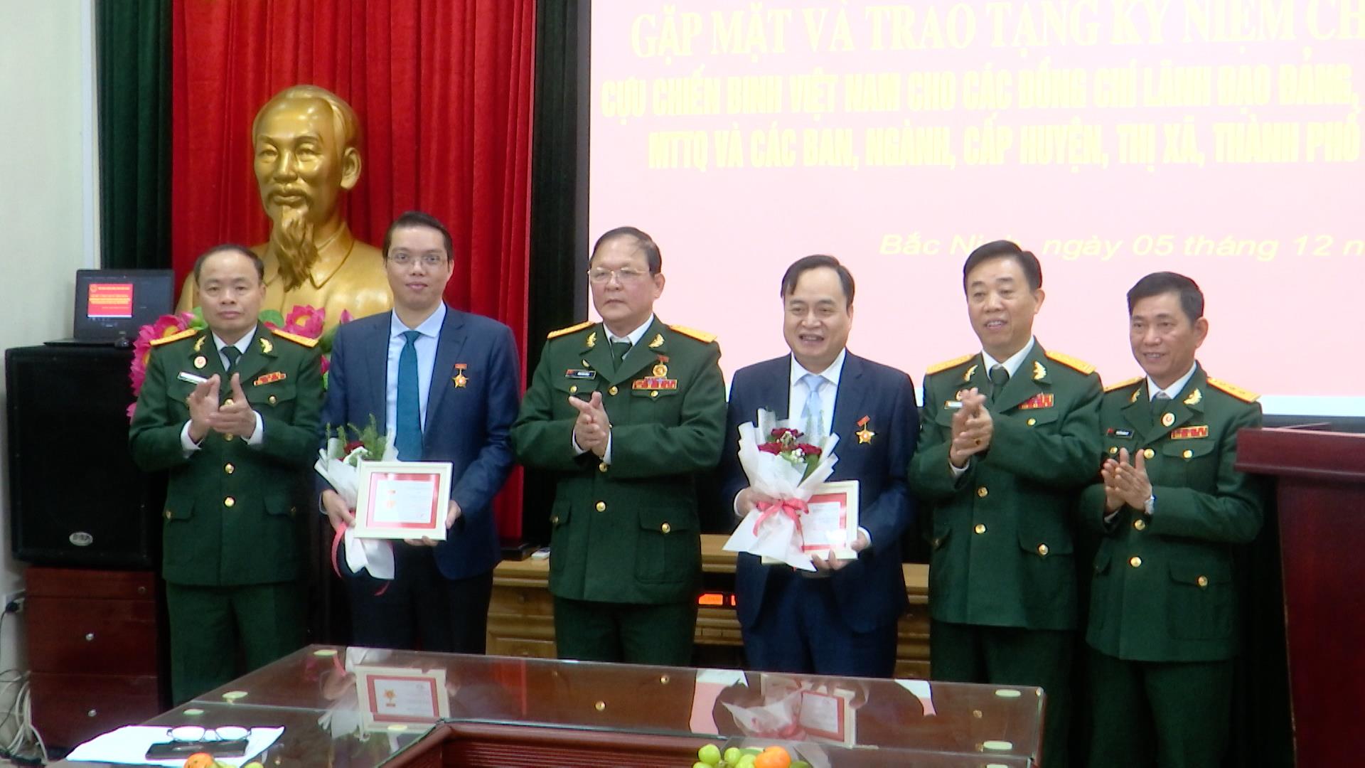 Trao Kỷ niệm chương Cựu chiến binh Việt Nam