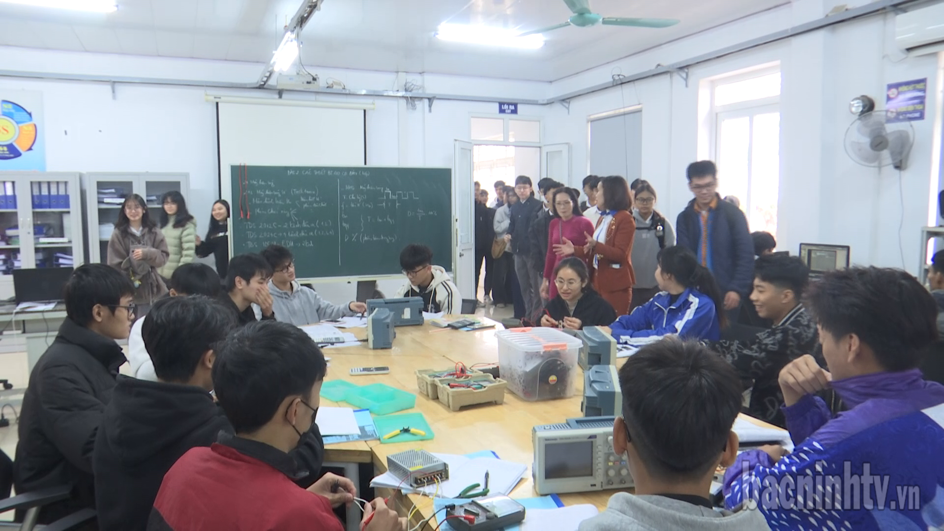 Giao lưu sinh viên Trường Cao đẳng Cơ điện và Xây dựng Bắc Ninh với đoàn Học viện Giáo dục Kỹ thuật ITE – Singapore