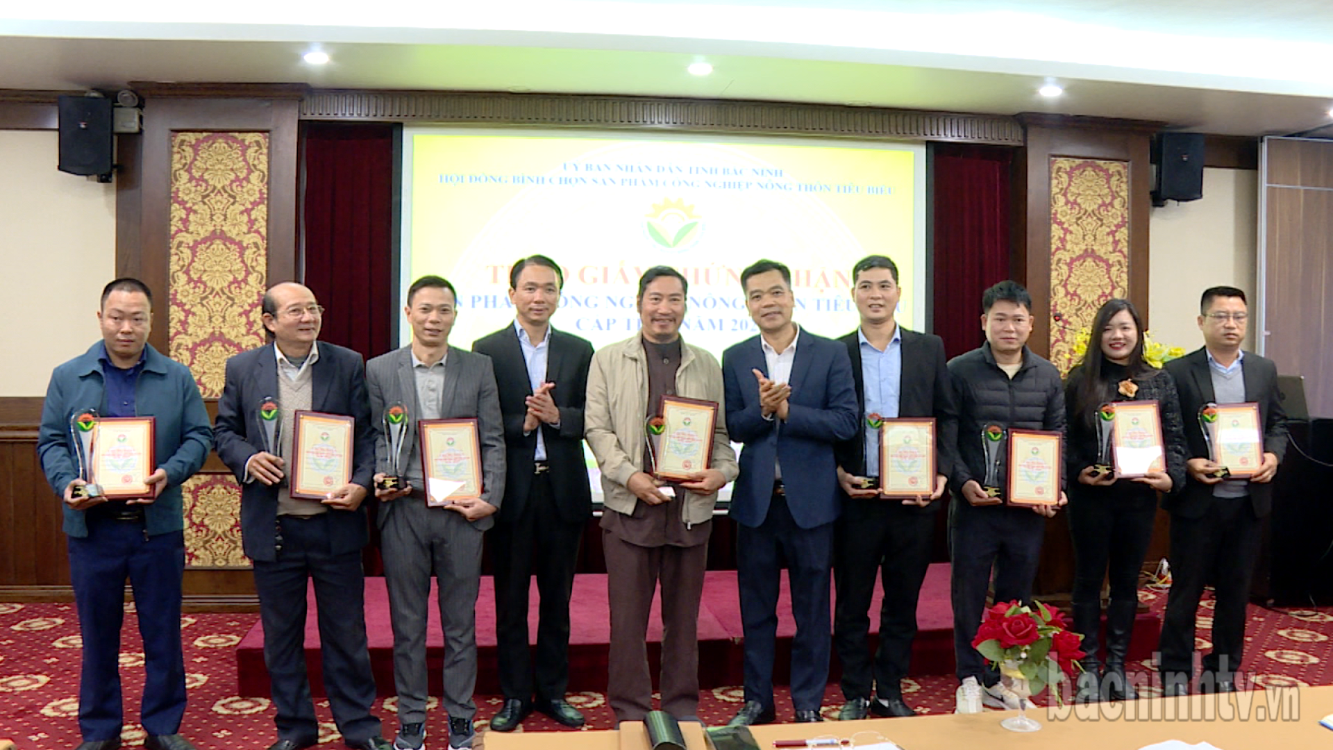 Trao giấy chứng nhận 18 sản phẩm công nghiệp nông thôn tiêu biểu cấp tỉnh năm 2024