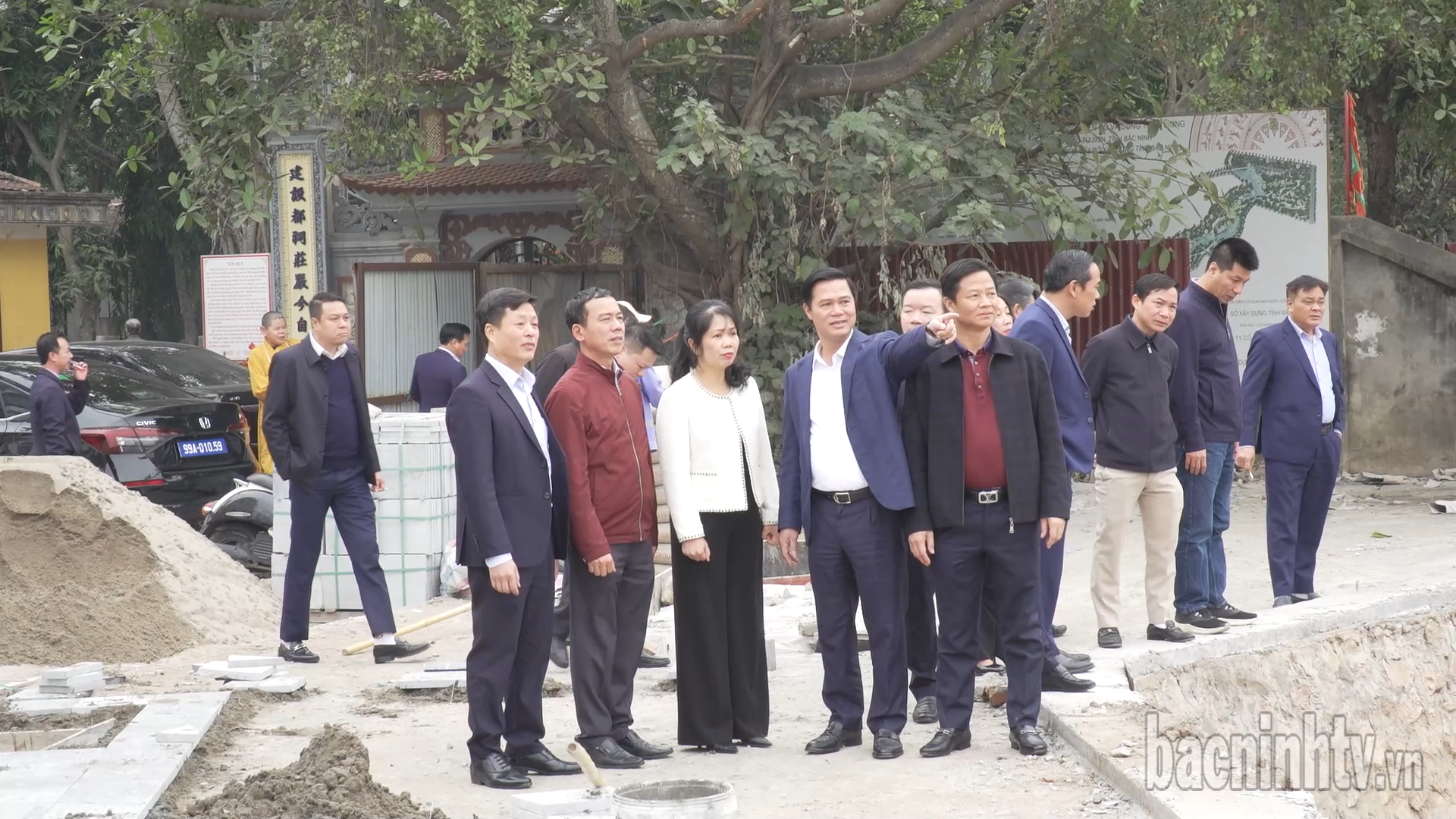 Phó Chủ tịch UBND tỉnh Lê Xuân Lợi kiểm tra công tác đảm bảo trật tự đô thị và tổng vệ sinh môi trường tại thành phố Từ Sơn