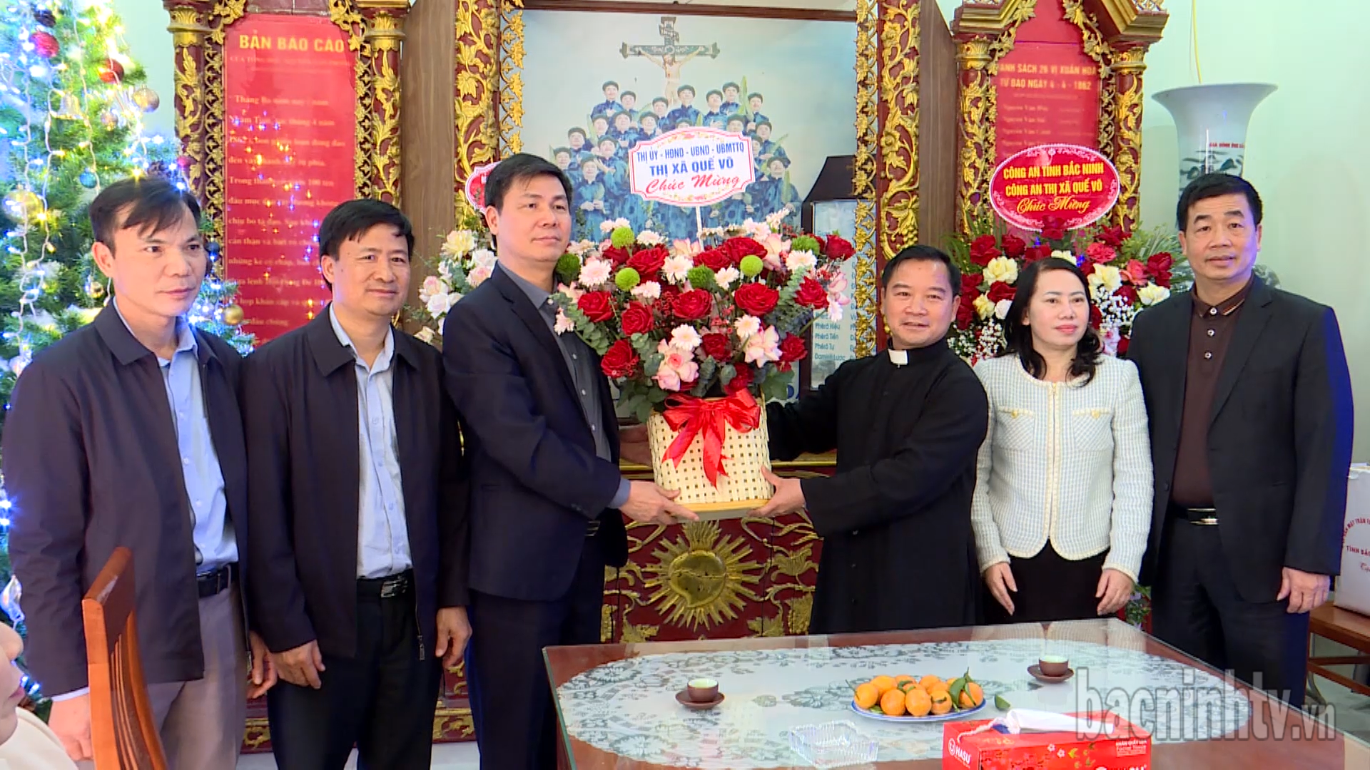 Lãnh đạo thị xã Quế Võ chúc mừng Lễ Giáng sinh 2024