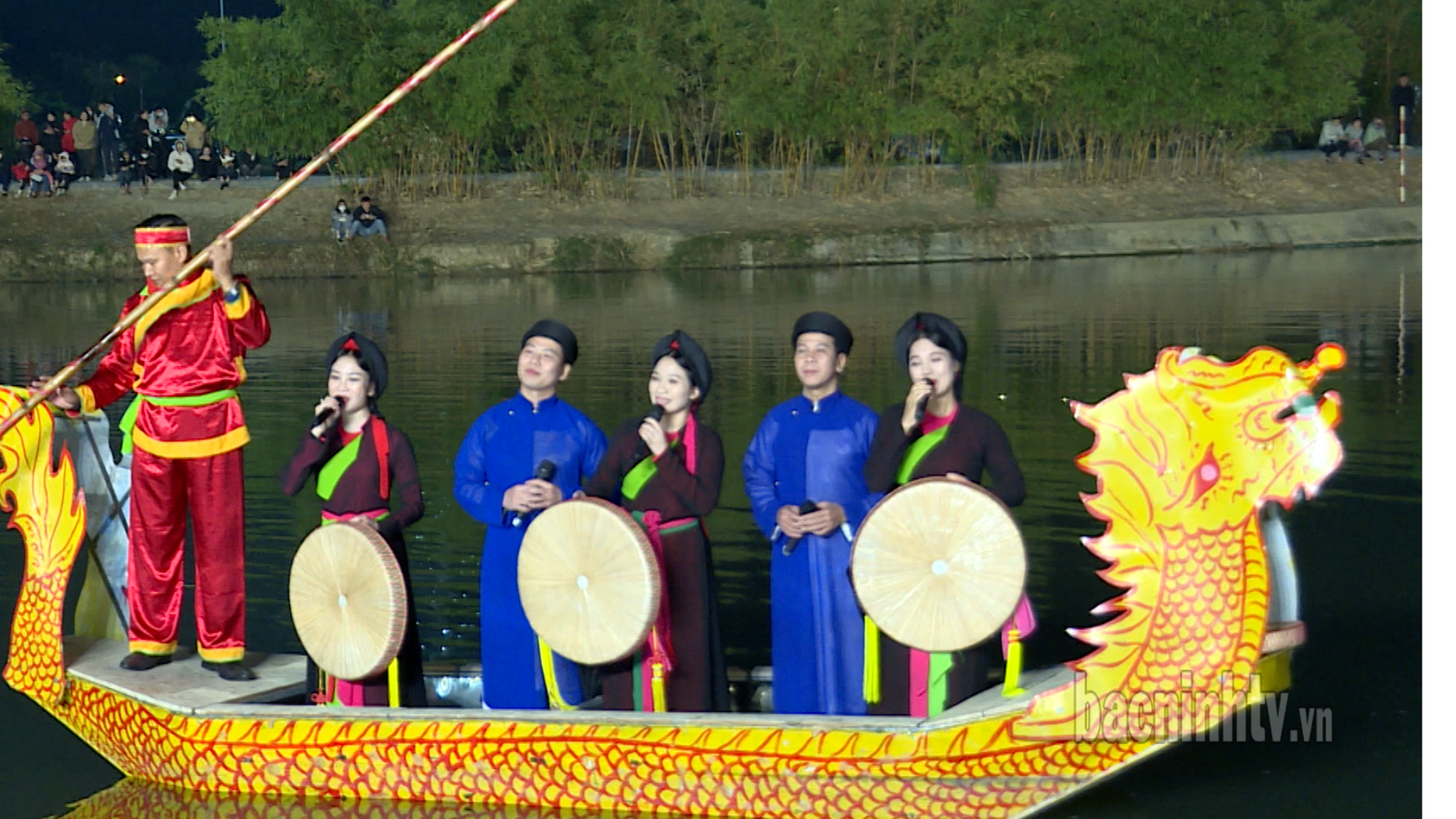 Diễn xướng Dân ca Quan họ trên thuyền "Giai điệu quê hương"