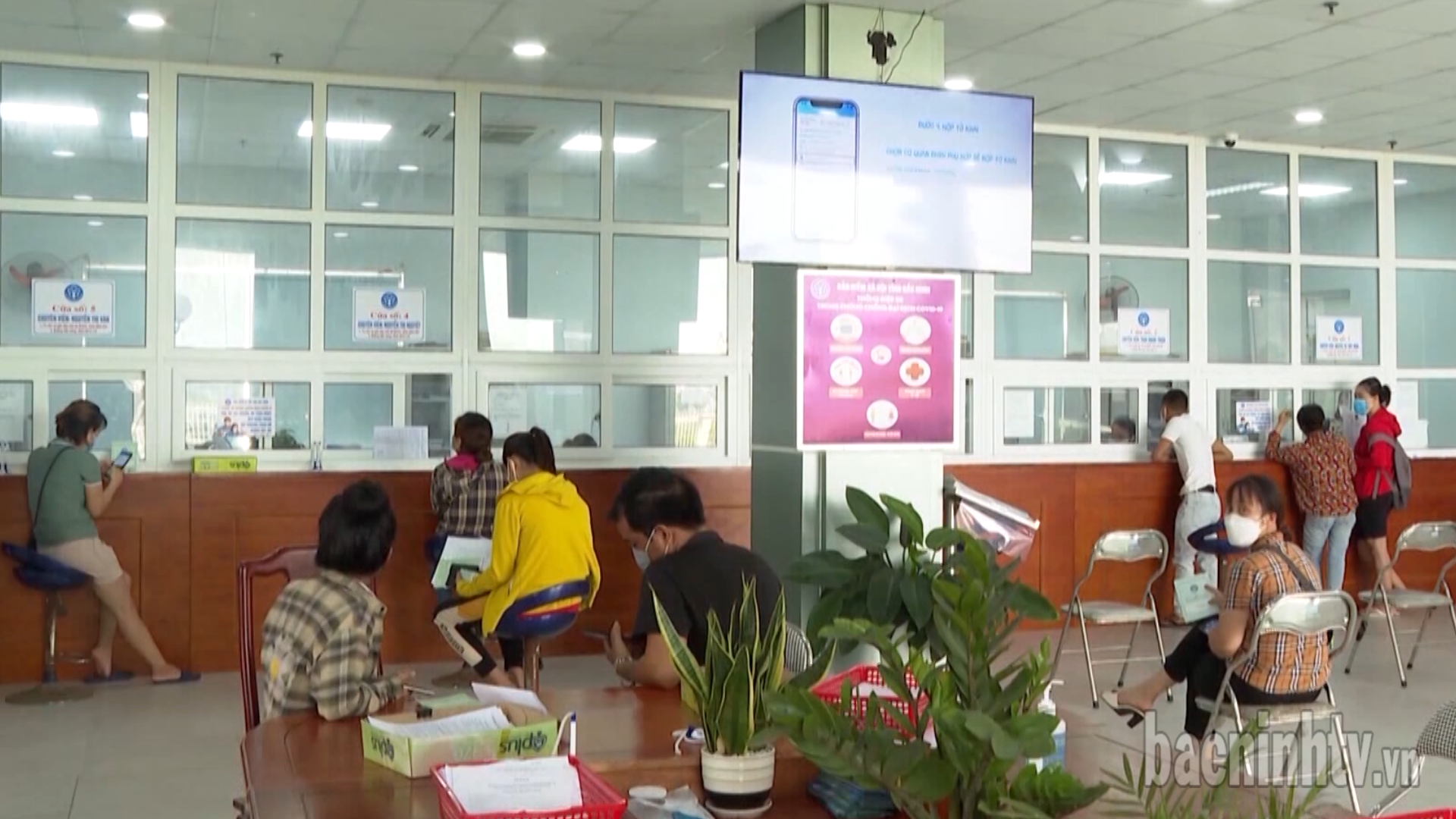 Gần 1,5 triệu người tham gia BHXH, BHYT và BHTN