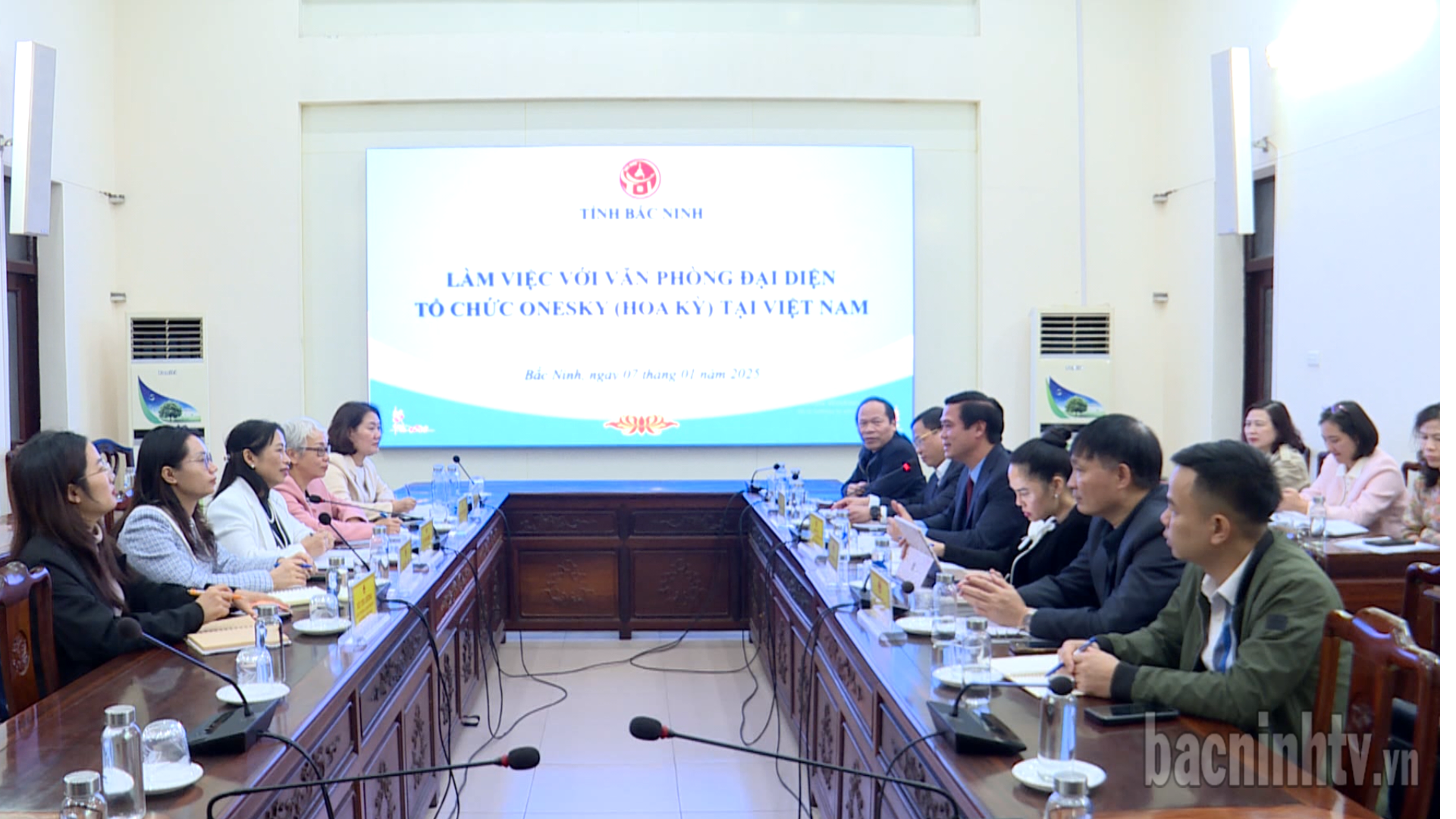 Lãnh đạo tỉnh tiếp và làm việc với tổ chức OneSky (Hoa Kỳ) tại Việt Nam