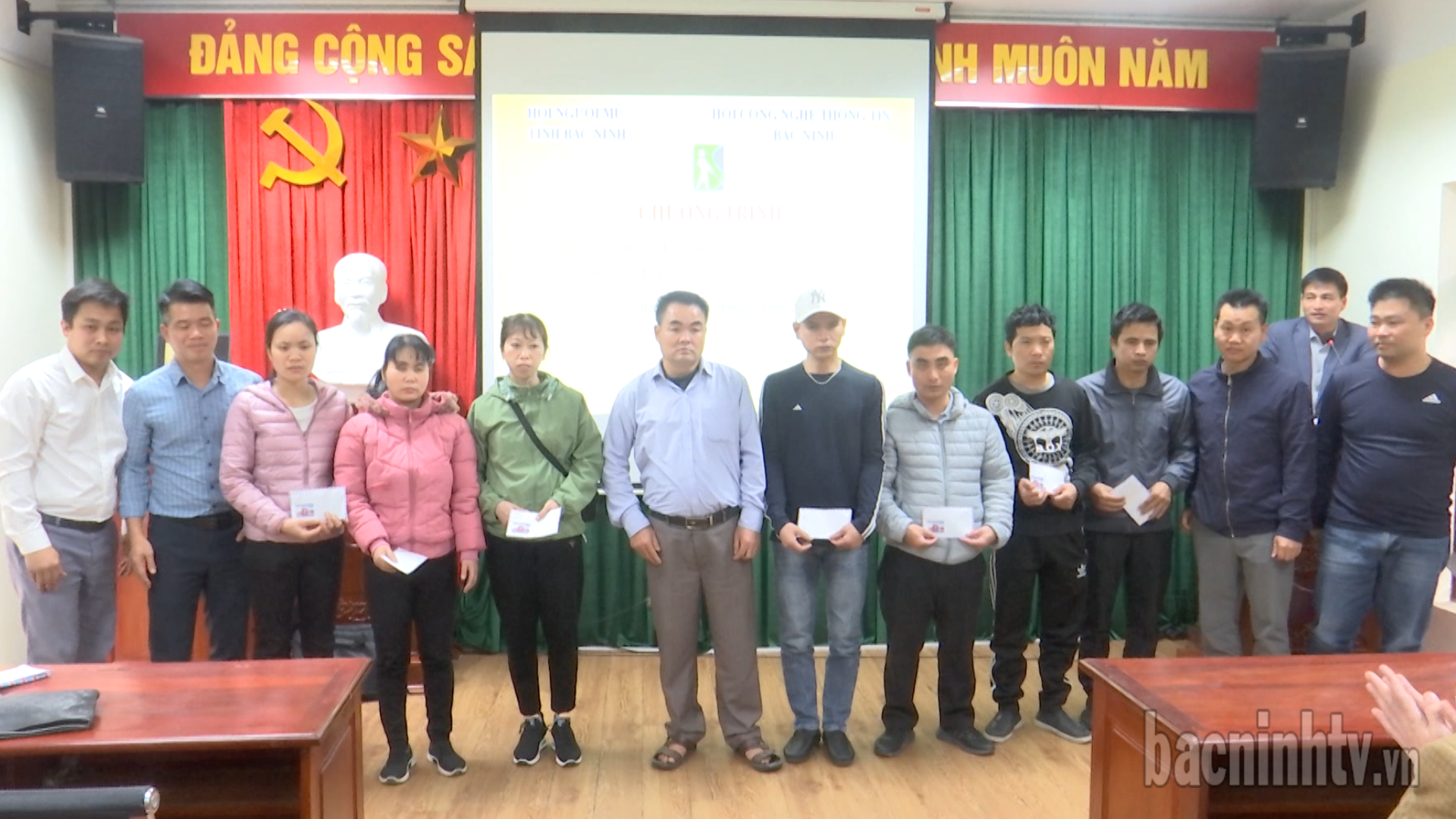 Trao 40 suất quà Tết cho hội viên Hội Người mù