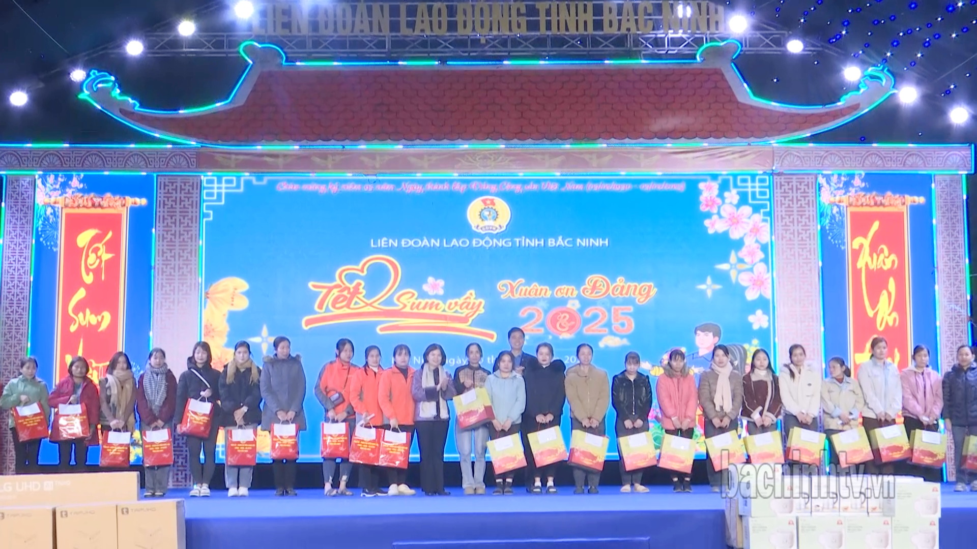 Ấm áp chương trình “Tết sum vầy - Xuân ơn Đảng” 2025
