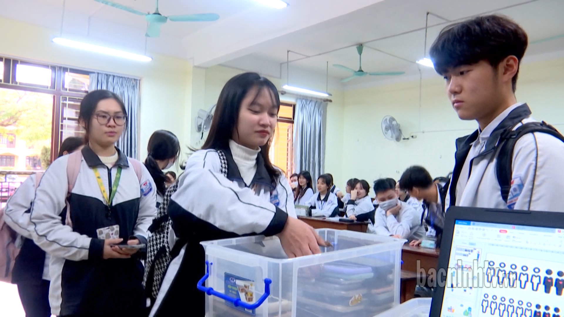 Tăng cường quản lý học sinh sử dụng điện thoại di động trên lớp
