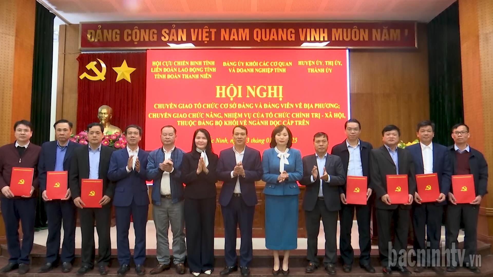 Bàn giao tổ chức cơ sở đảng và đảng viên về địa phương và ngành dọc cấp trên