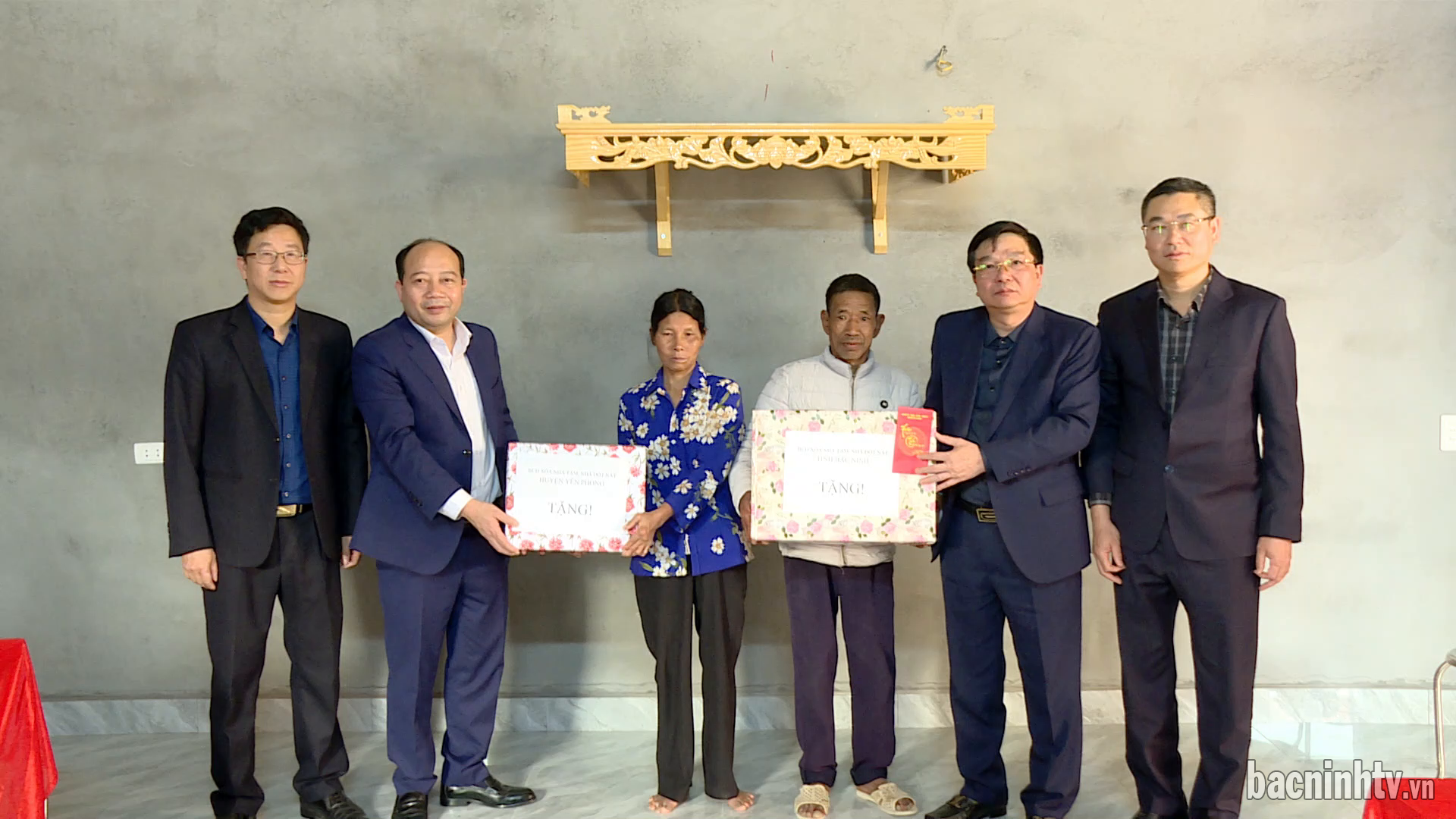 Trưởng ban Dân vận Tỉnh ủy dự lễ bàn giao công trình xoá nhà tạm, nhà dột nát tại huyện Yên Phong 