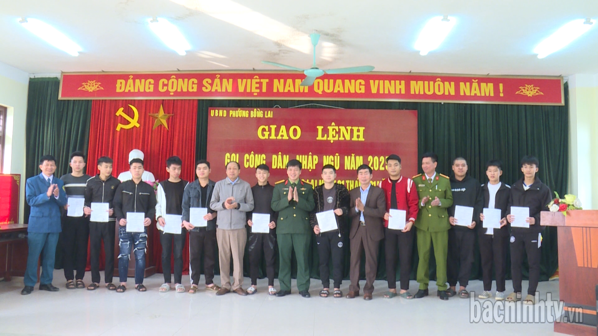 Quế Võ thăm hỏi, động viên tân binh chuẩn bị lên đường nhập ngũ