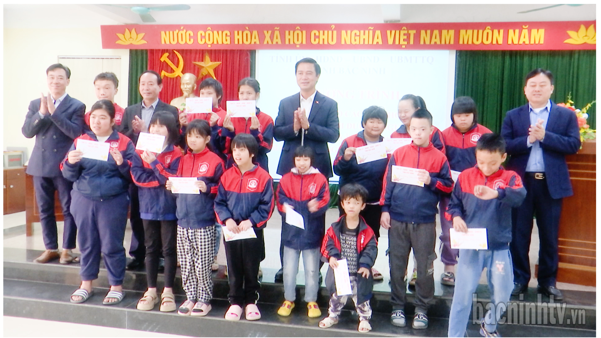 Lãnh đạo tỉnh thăm, tặng quà Tết Trung tâm Nuôi dưỡng người có công và Bảo trợ xã hội