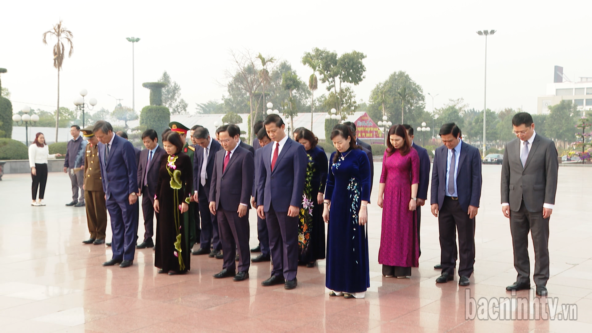Lãnh đạo tỉnh dâng hương tưởng niệm các Anh hùng liệt sĩ và Tổng Bí thư Nguyễn Văn Cừ