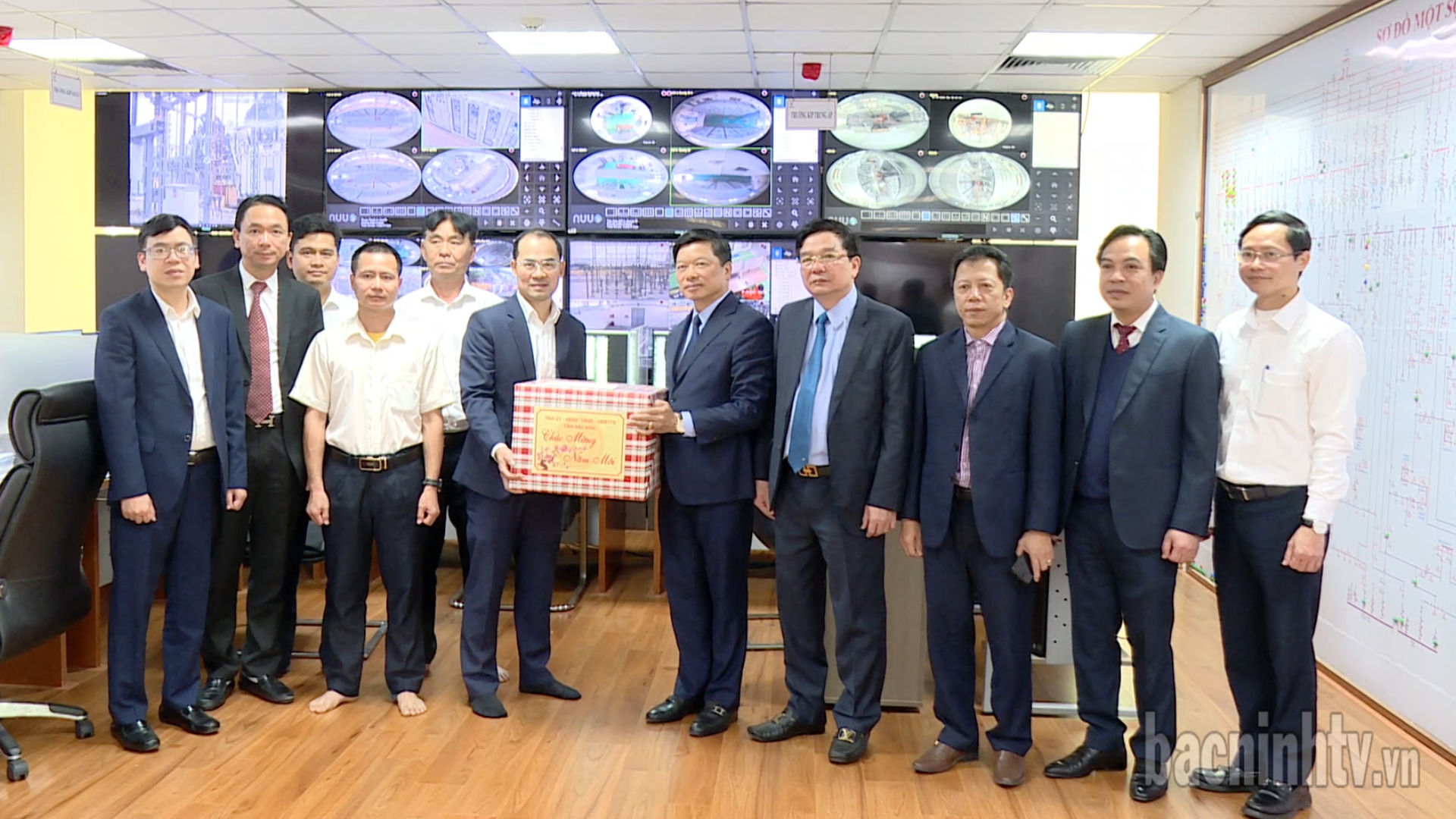 Lãnh đạo UBND tỉnh thăm, tặng quà Tết Nguyên đán Ất Tỵ 2025