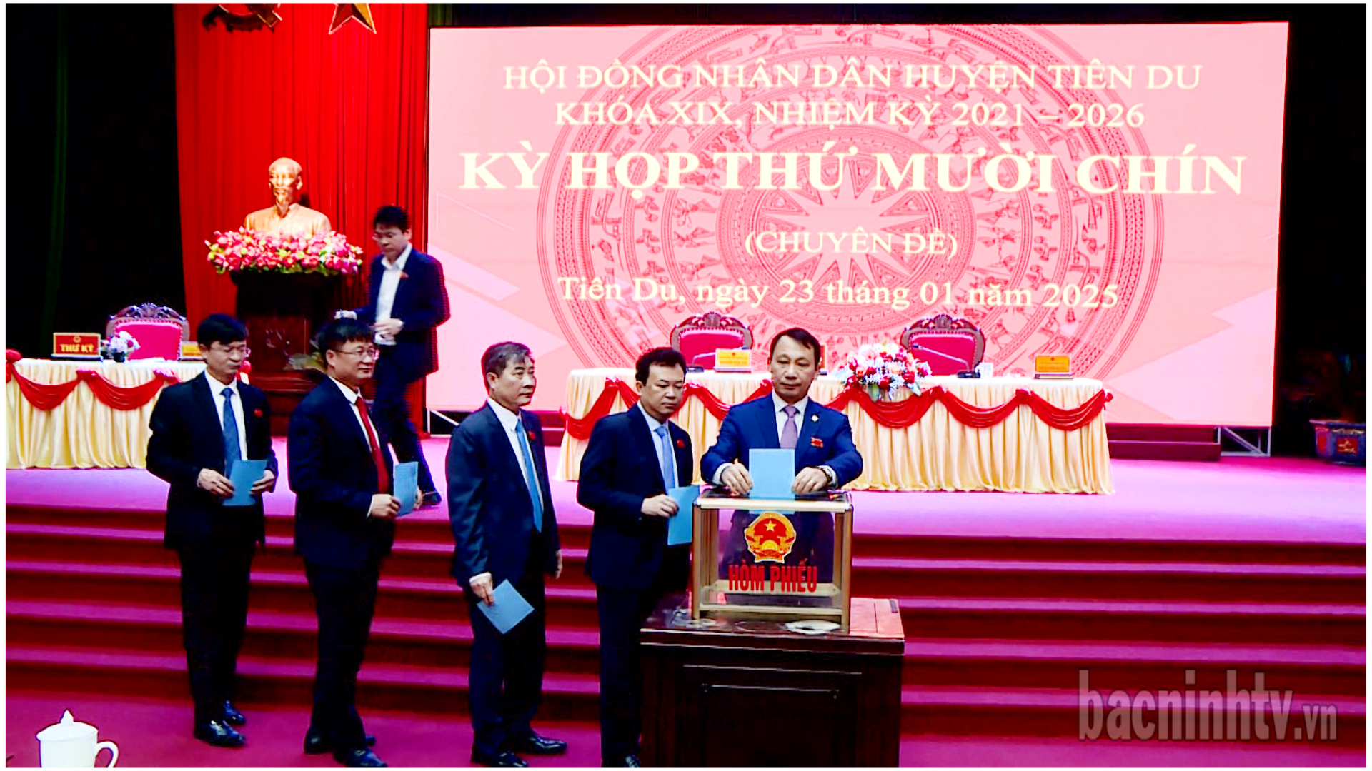 Kỳ họp thứ 19, HĐND huyện Tiên Du khoá XIX
