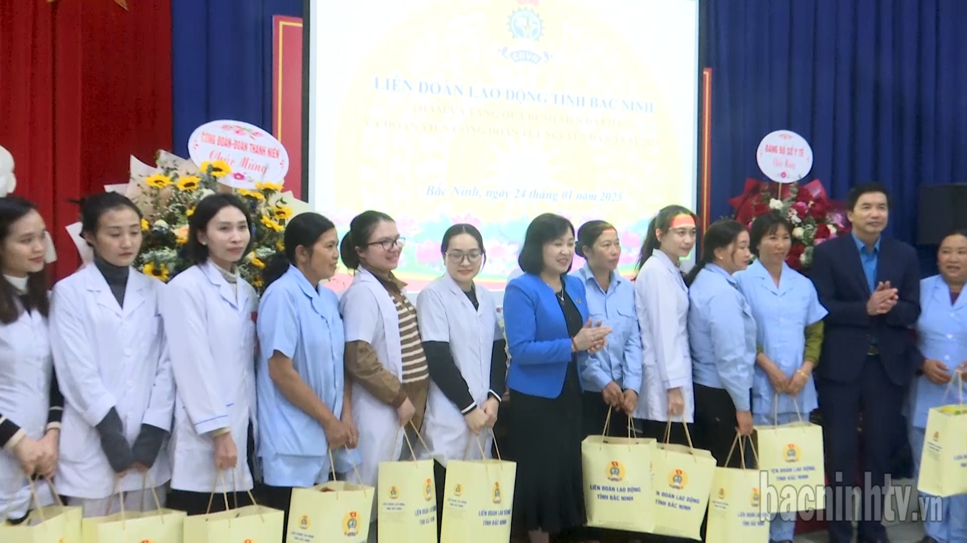 Liên đoàn Lao động tỉnh thăm, tặng quà Tết các bệnh viện  