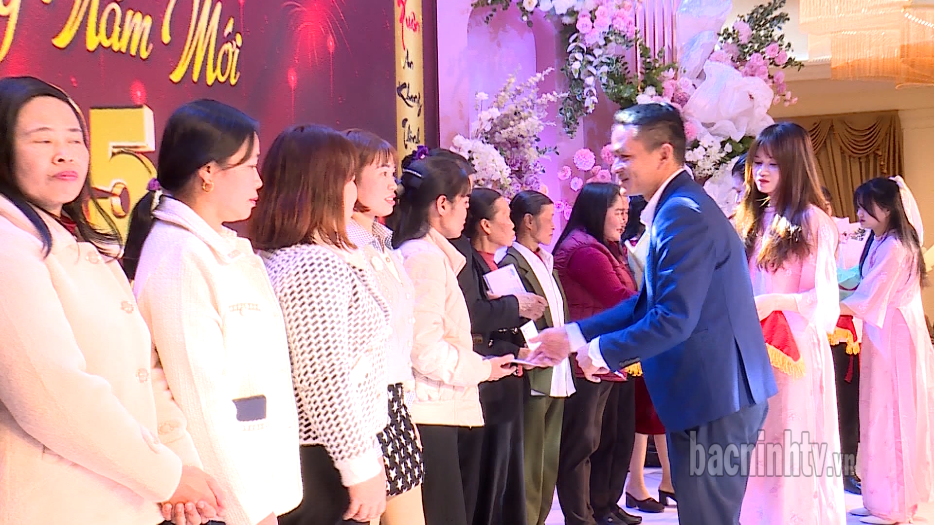 Liên đoàn Lao động huyện Tiên Du chăm lo Tết cho người lao động