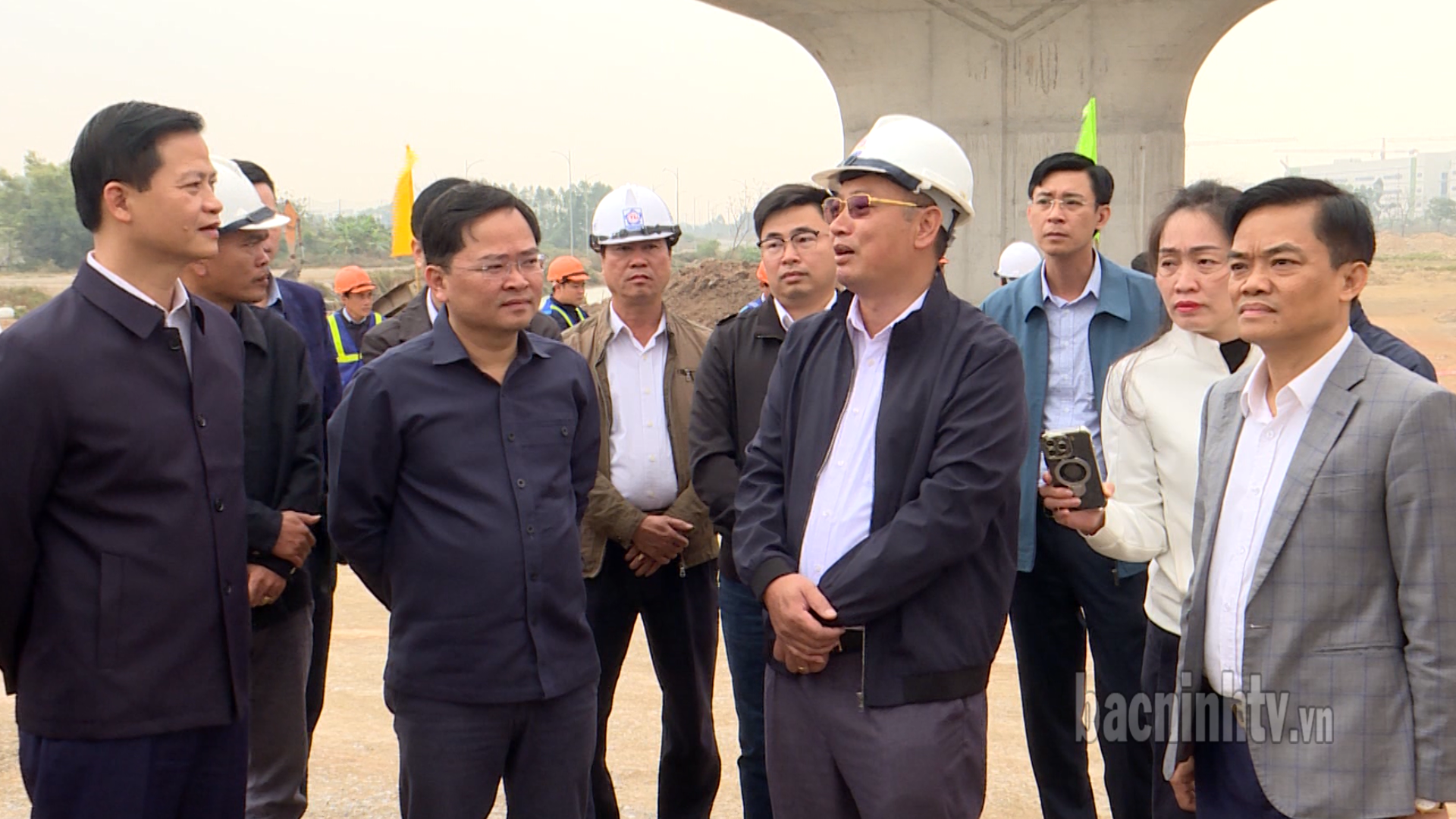 Lãnh đạo tỉnh kiểm tra, chúc Tết công nhân, lao động các dự án giao thông quan trọng