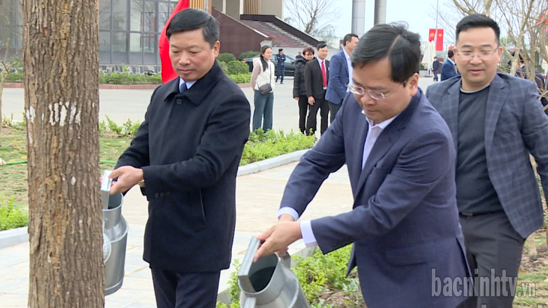 Các đồng chí lãnh đạo tỉnh dự phát động Tết trồng cây 2025 tại các địa phương