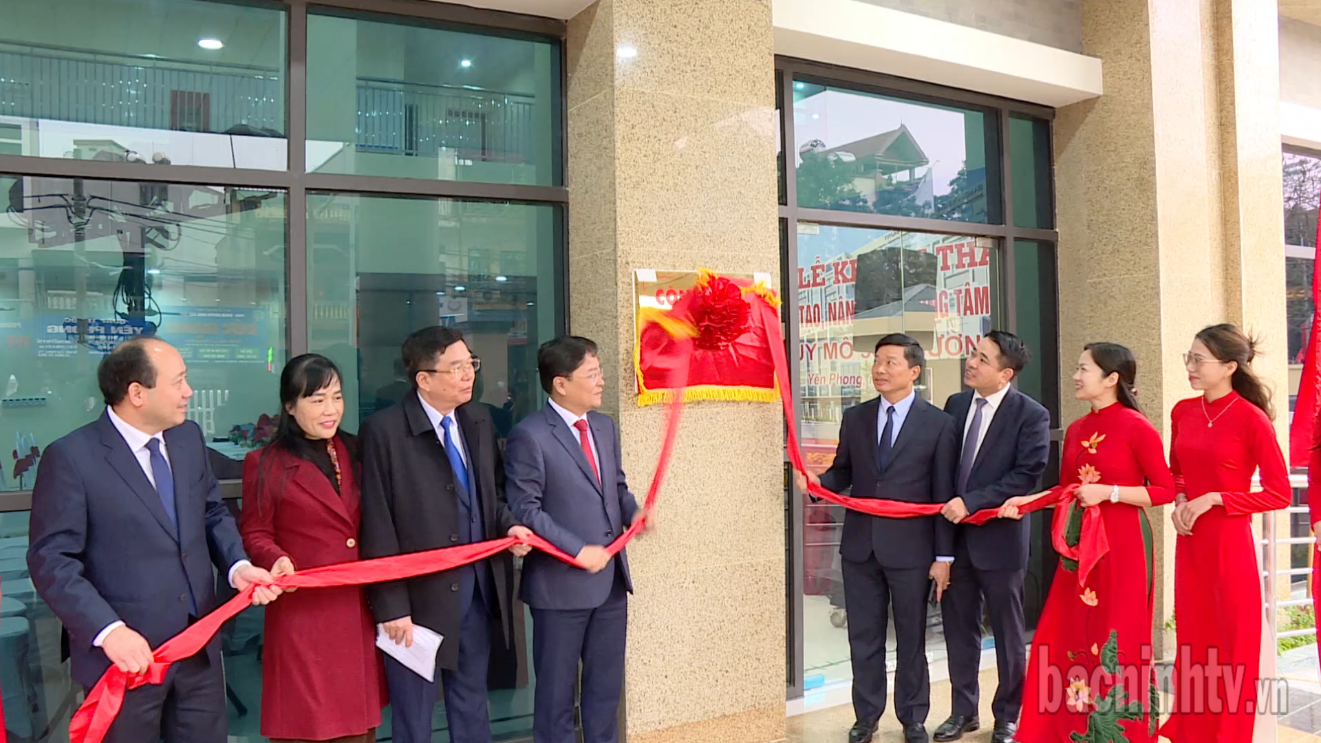 Bí thư Tỉnh ủy dự khánh thành công trình Cải tạo nâng cấp Trung tâm Y tế huyện Yên Phong