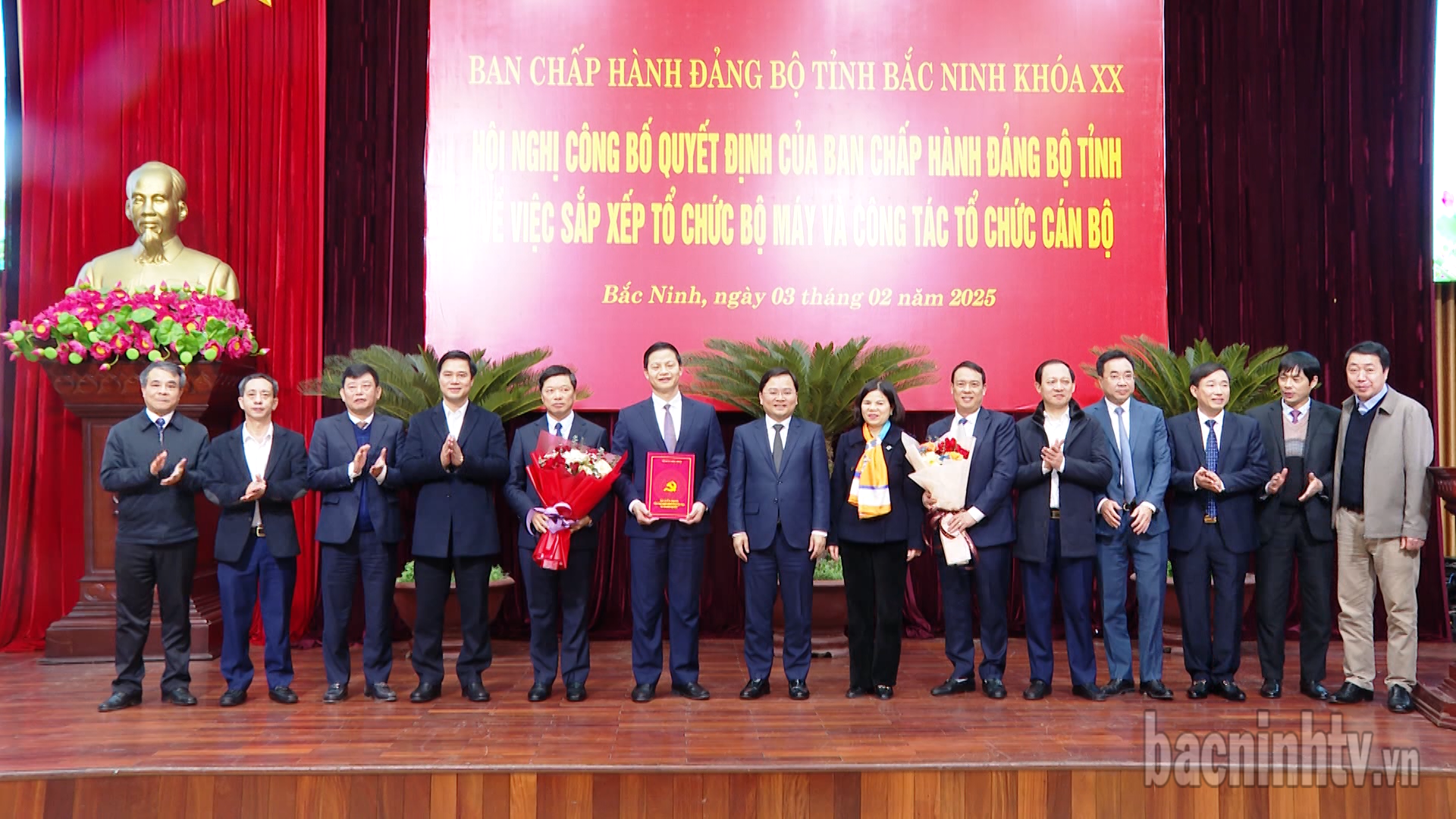 Công bố Quyết định về việc sắp xếp tổ chức bộ máy và công tác tổ chức cán bộ 