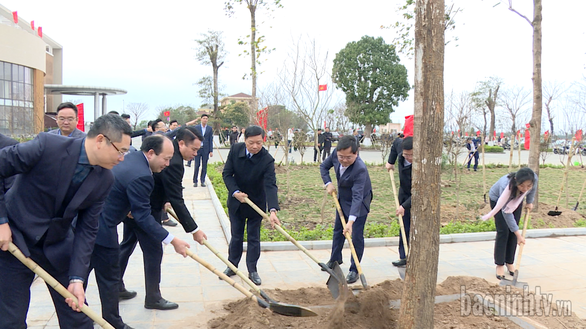 Toàn tỉnh trồng gần 18.000 cây xanh trong ngày ra quân Tết trồng cây