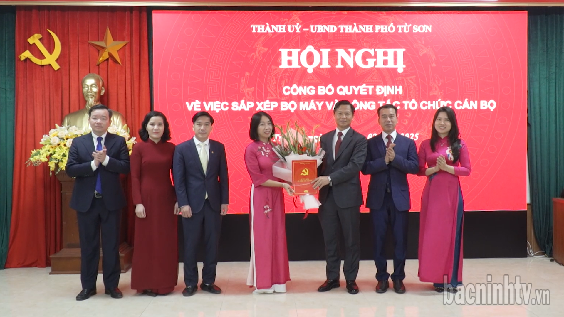 Từ Sơn công bố Quyết định về việc sắp xếp tổ chức bộ máy và công tác tổ chức cán bộ