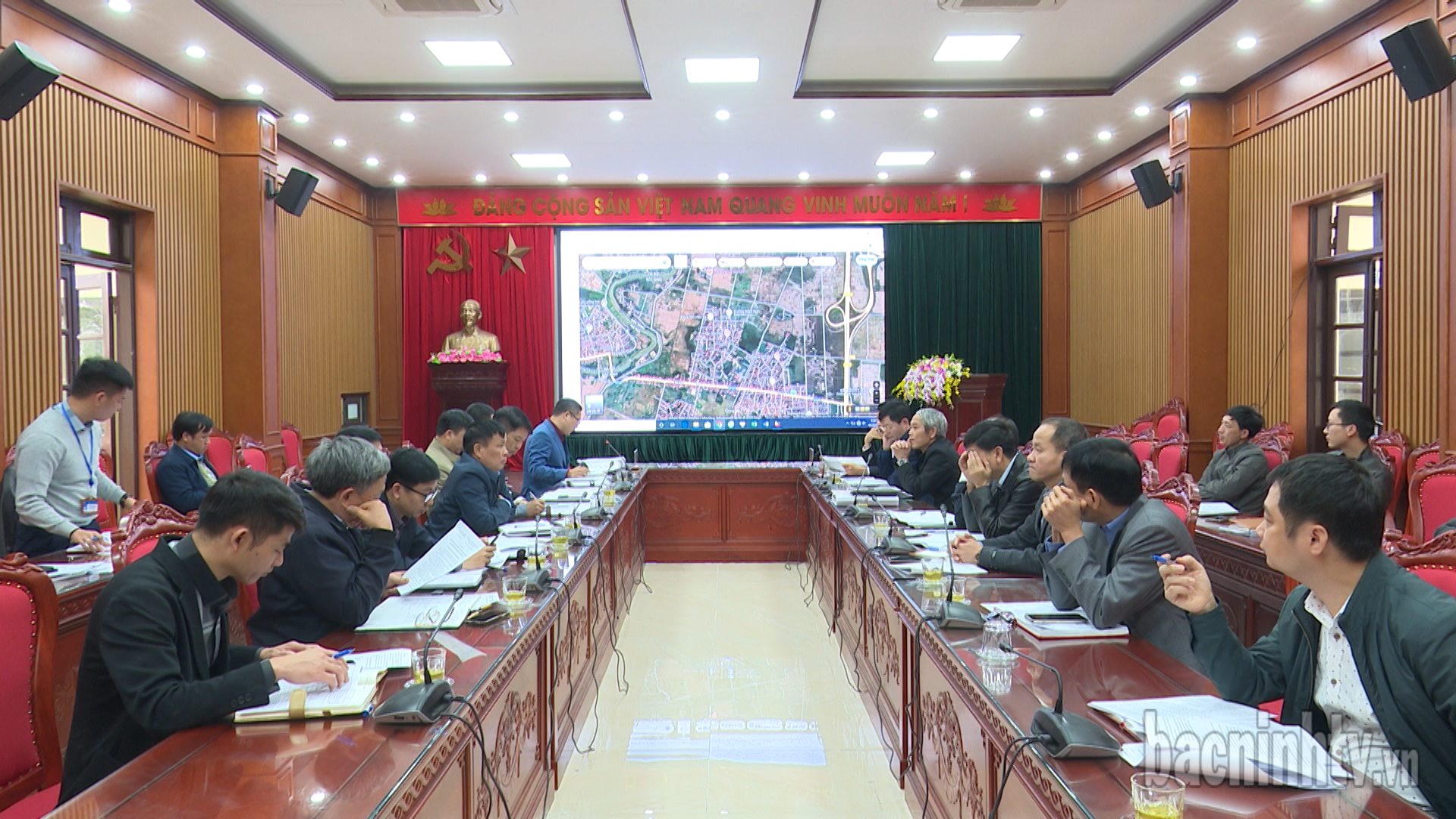 Yên Phong họp bàn, đẩy nhanh tiến độ các dự án đấu giá QSDĐ năm 2025