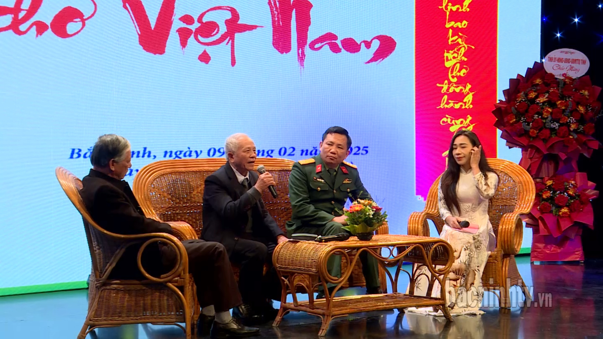 Tôn vinh vẻ đẹp thơ ca trong Ngày thơ Việt Nam lần thứ 23