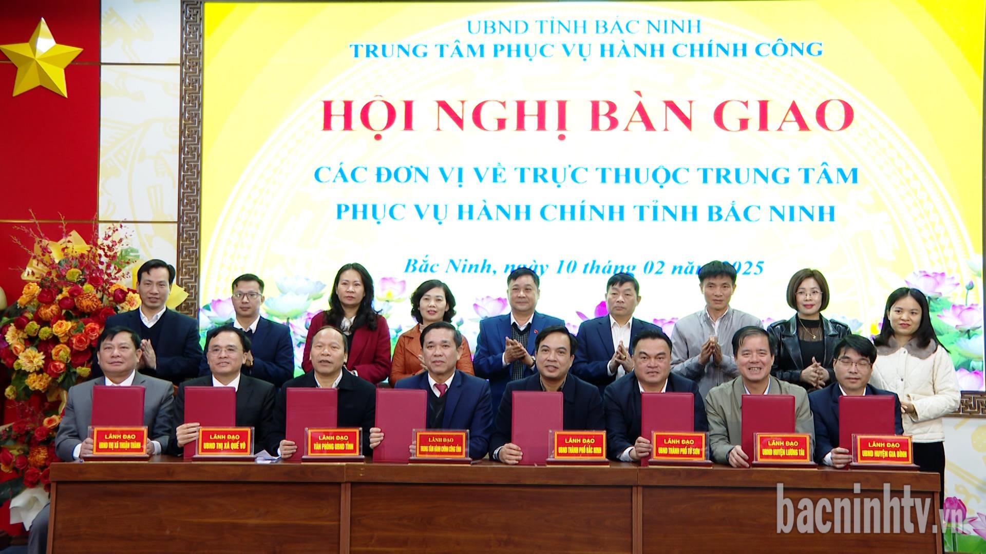 Bàn giao các đơn vị về trực thuộc Trung tâm Phục vụ hành chính công tỉnh Bắc Ninh