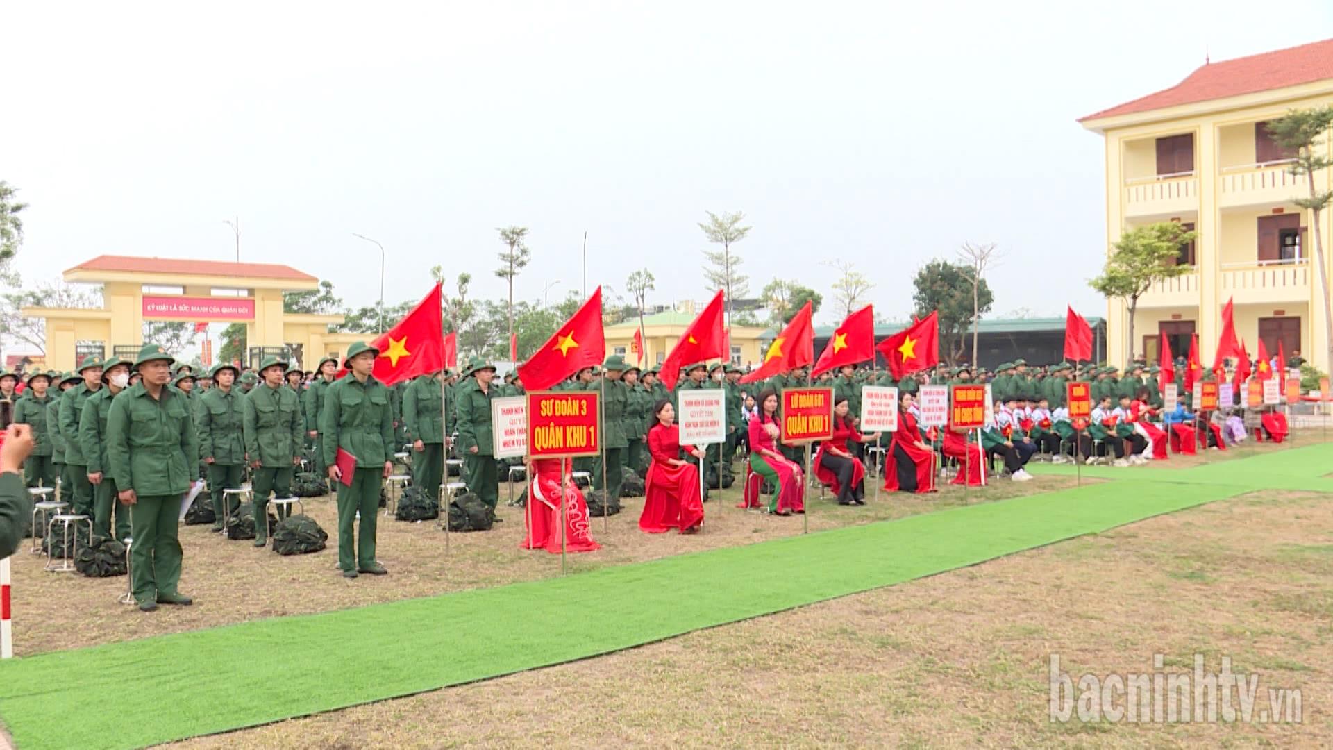 Lãnh đạo Quân khu 1, lãnh đạo tỉnh Bắc Ninh dự Lễ giao nhận quân  tại các địa phương trong tỉnh