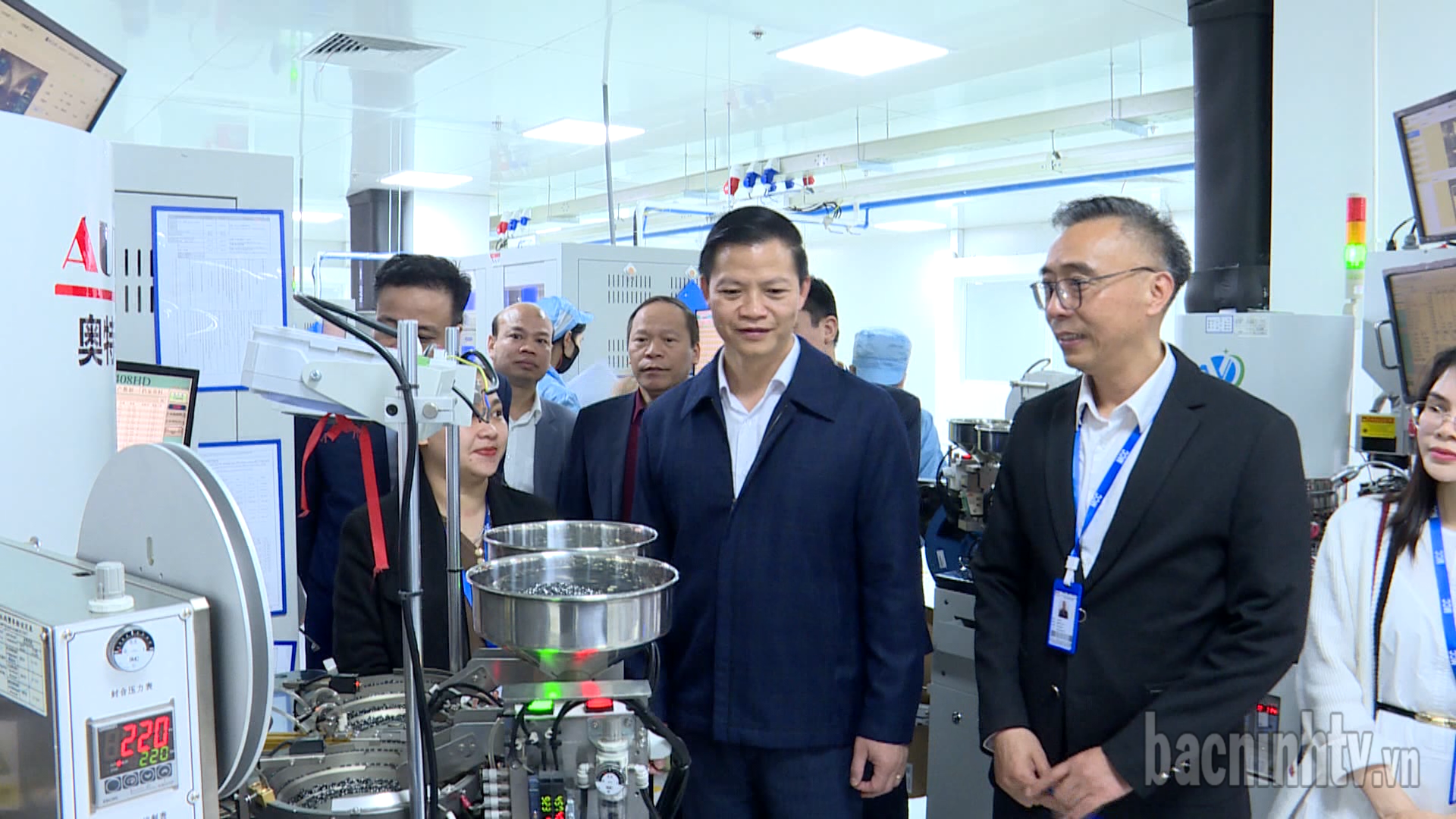 Chủ tịch UBND tỉnh làm việc với Công ty Micro Commercial Components  Việt Nam