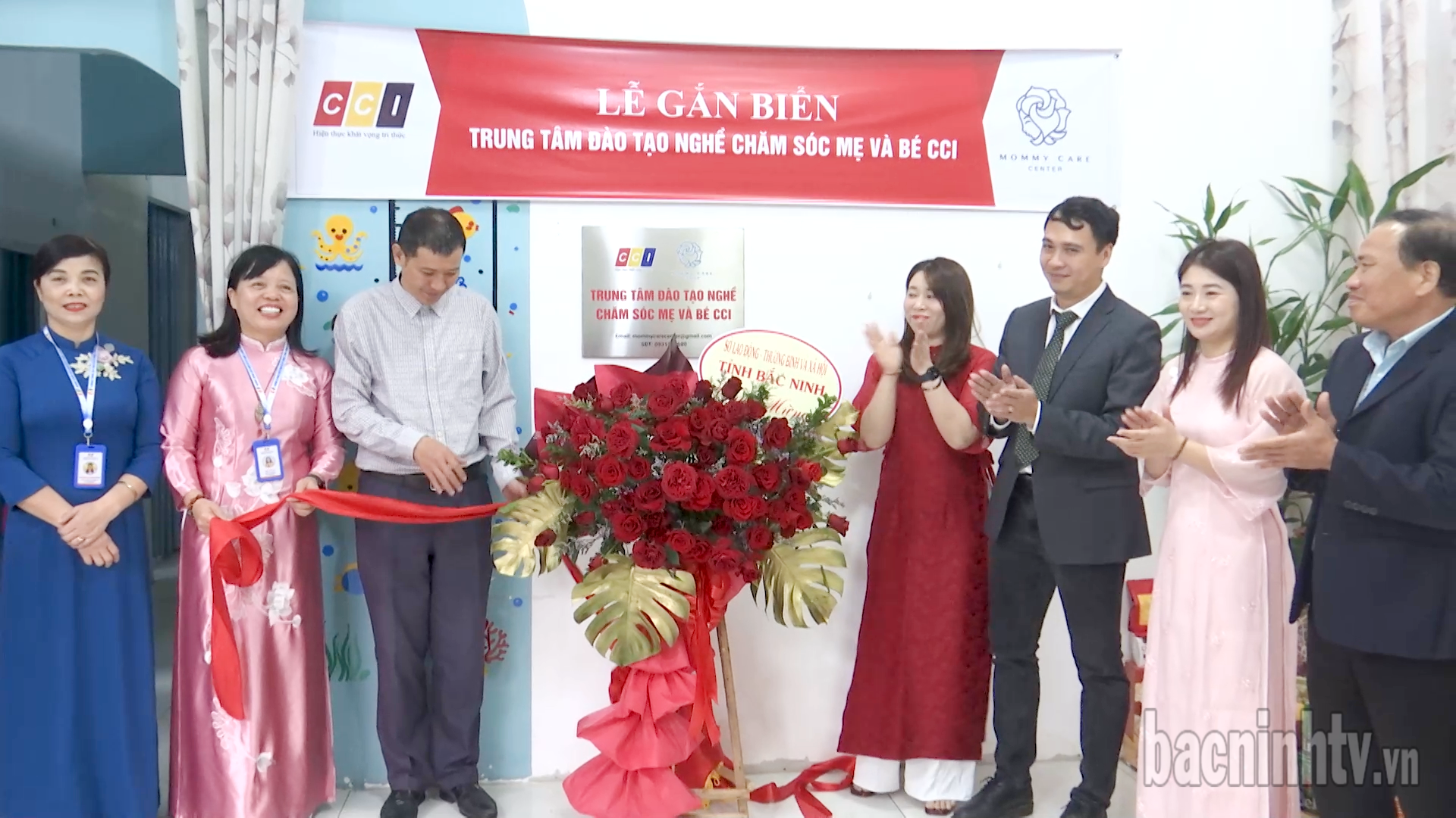 Công bố Quyết định thành lập Trung tâm Đào tạo nghề chăm sóc mẹ và bé CCI
