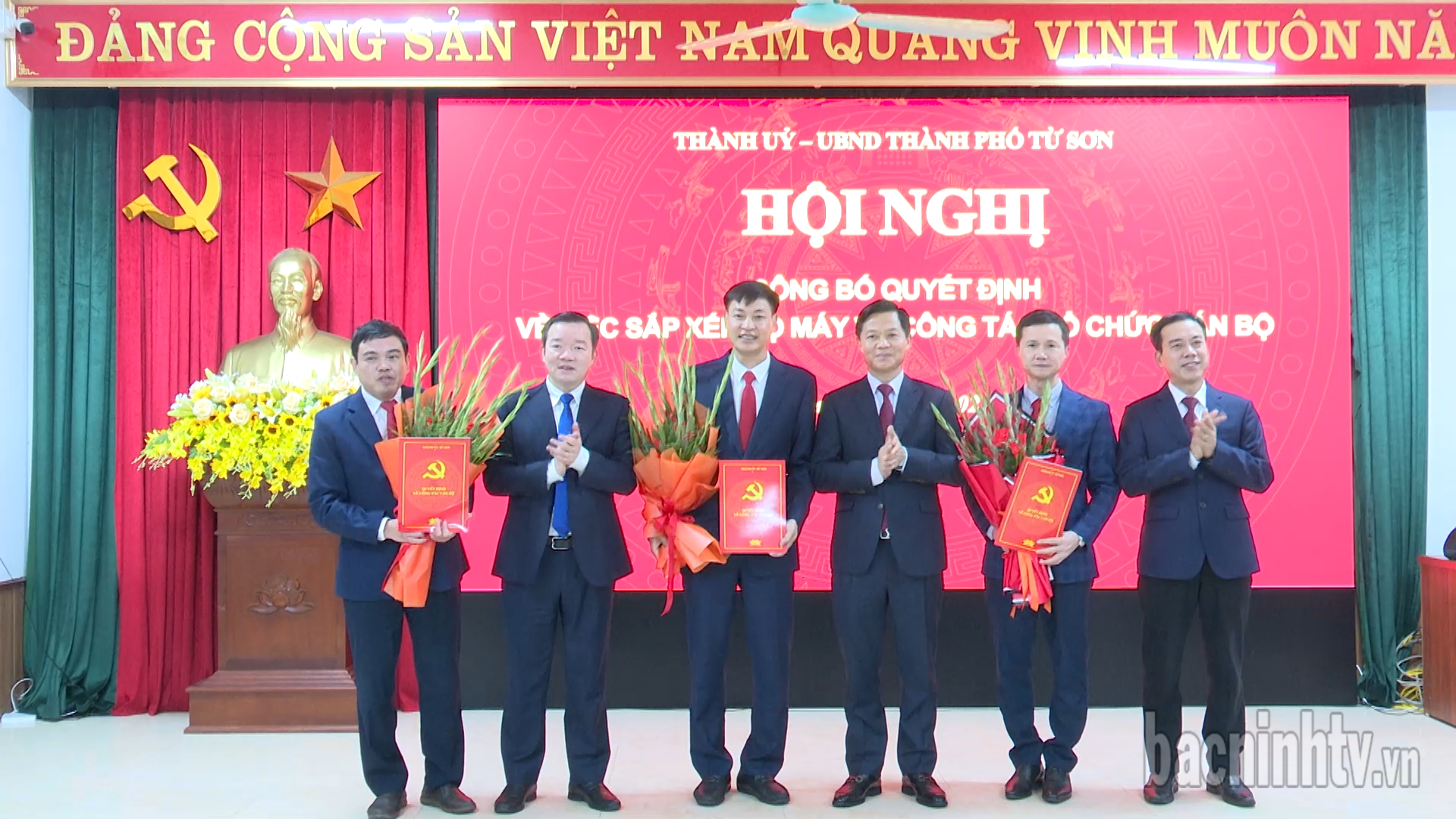Từ Sơn công bố quyết định về việc sắp xếp bộ máy và công tác tổ chức cán bộ 