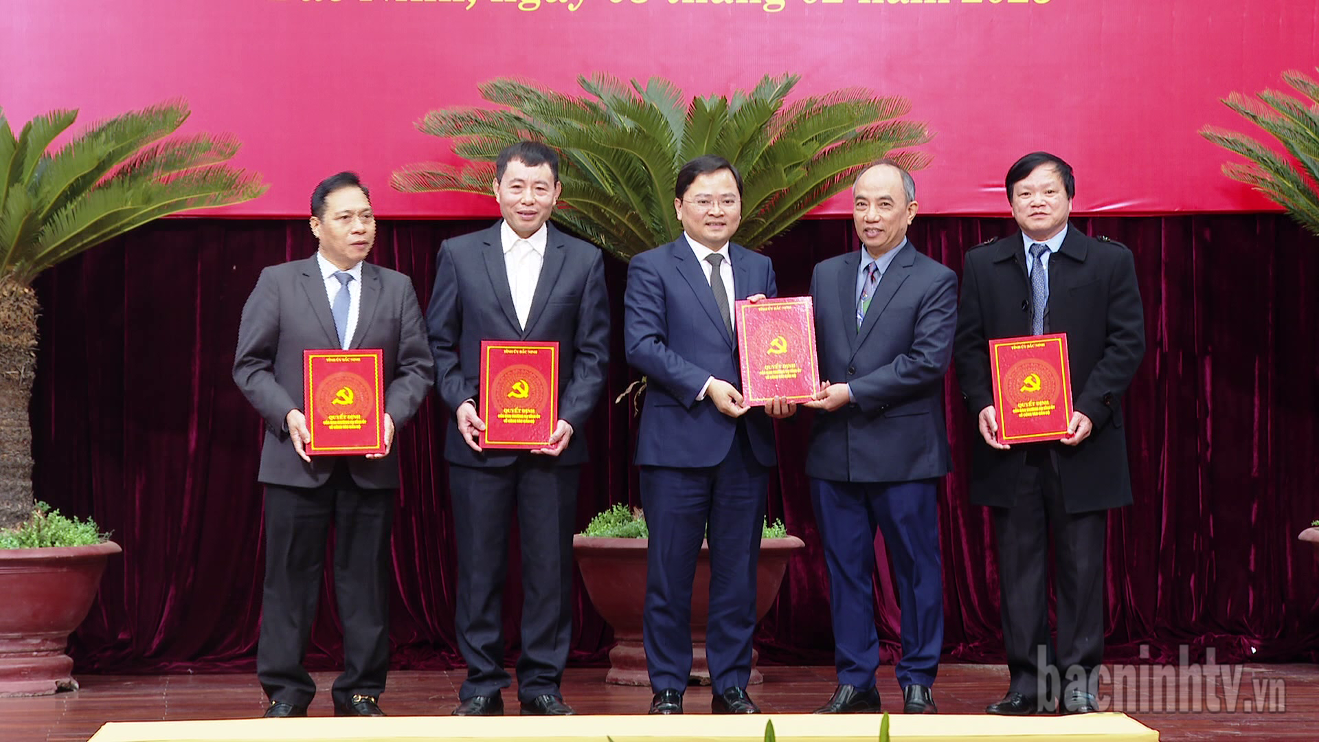 12 cán bộ thuộc diện Ban Thường vụ Tỉnh uỷ quản lý xin nghỉ hưu trước tuổi
