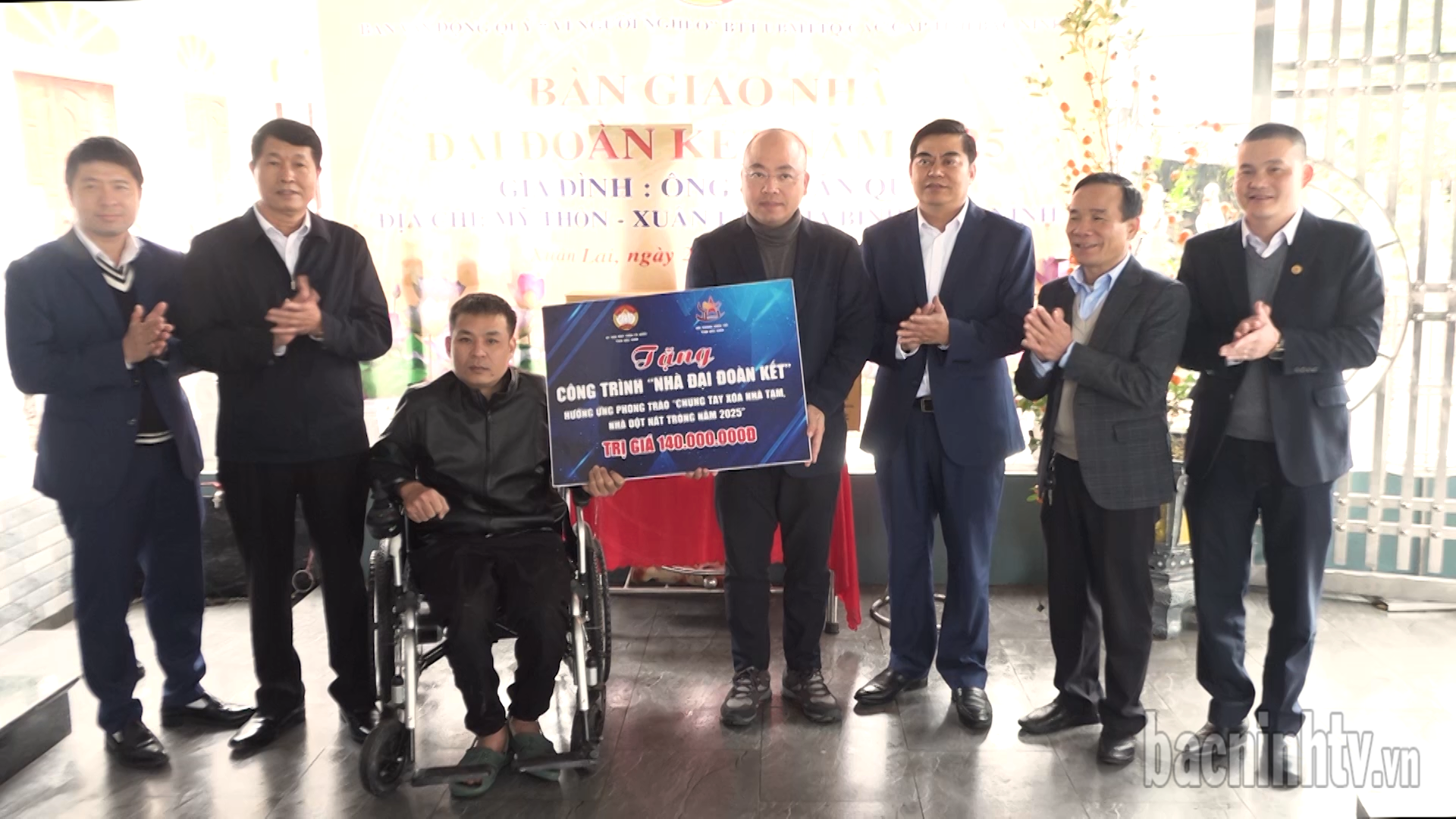     MTTQ tỉnh trao tặng nhà Đại đoàn kết tại xã Xuân Lai
