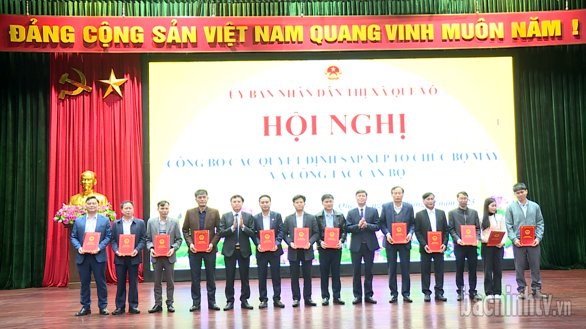 Quế Võ công bố các Quyết định sắp xếp tổ chức bộ máy và công tác cán bộ
