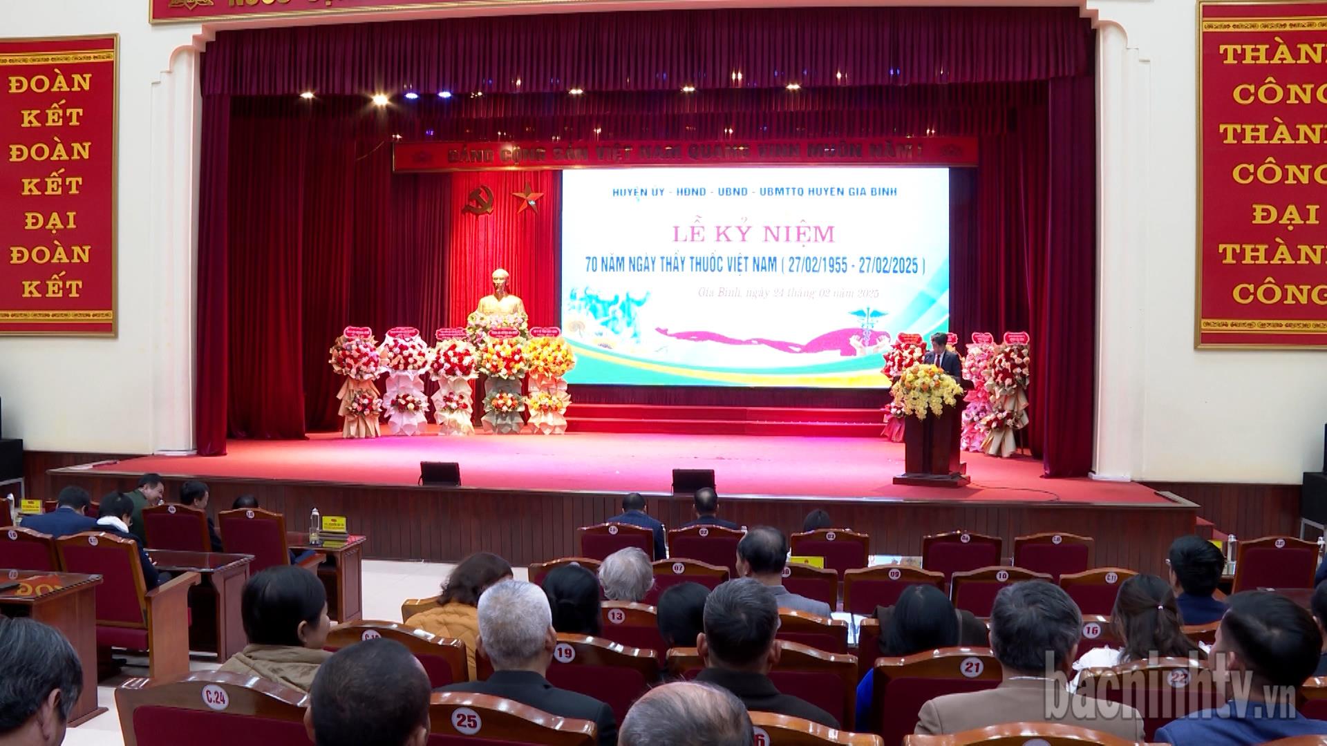 Gia Bình kỷ niệm 70 năm ngày Thầy thuốc Việt Nam.            