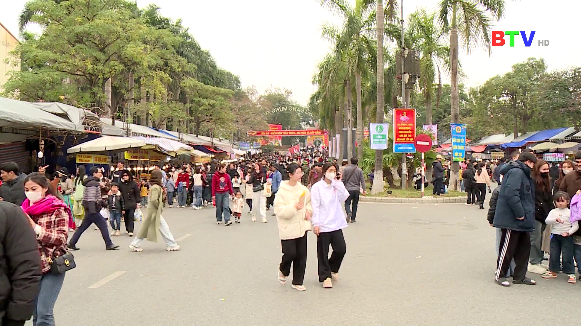 Khai thác tiềm năng từ du lịch trong mùa lễ hội.