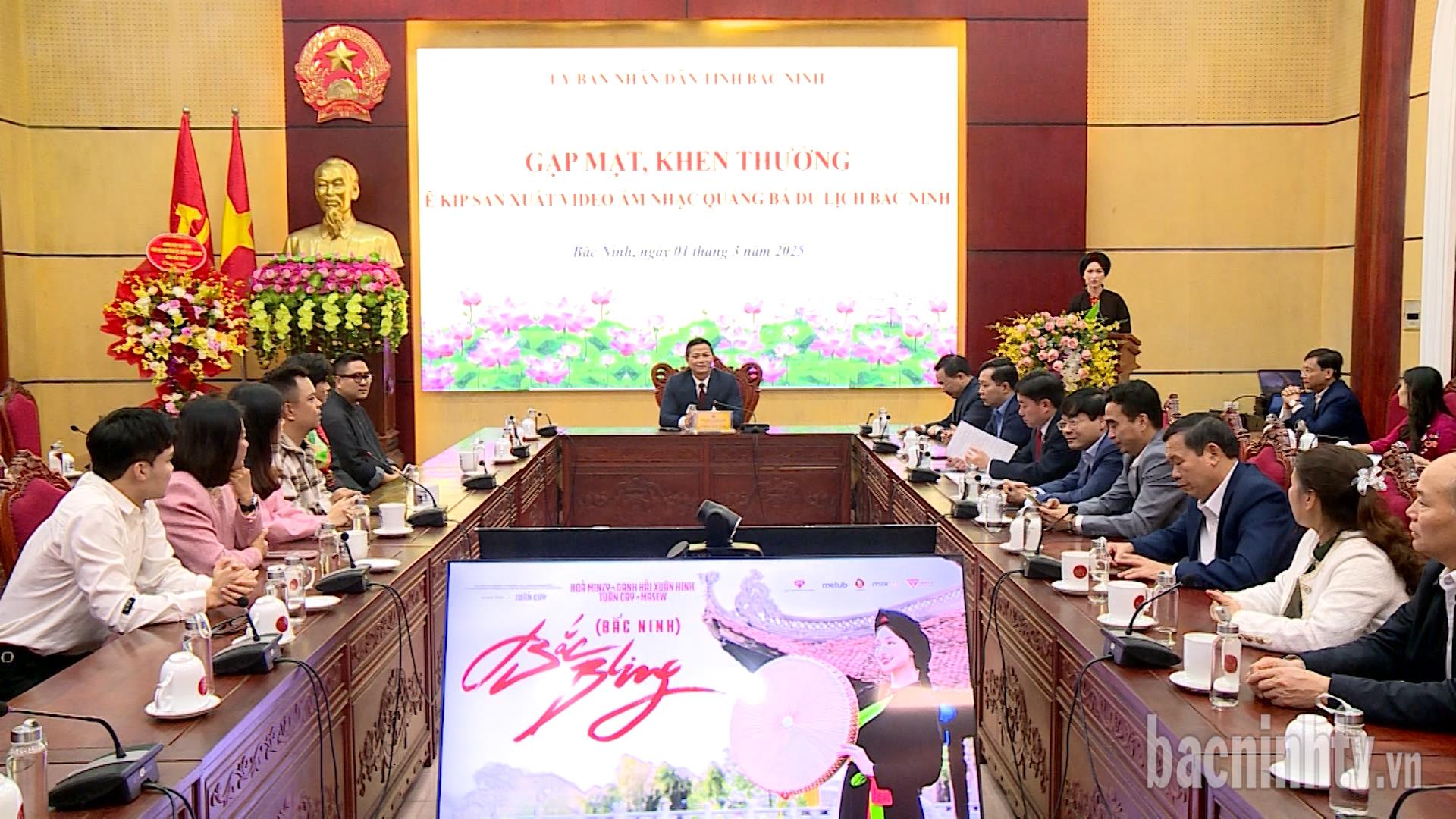 Gặp mặt, khen thưởng ê kip sản xuất video âm nhạc quảng bá du lịch Bắc Ninh