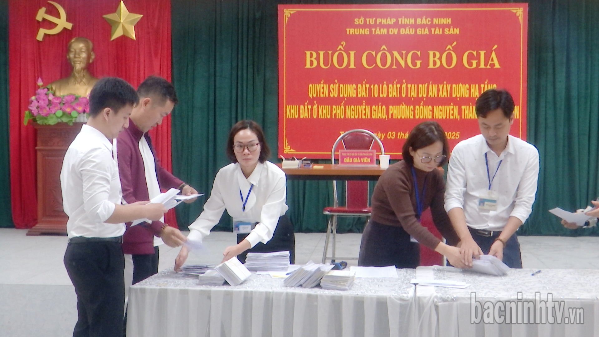 Công bố giá quyền sử dụng đất 10 lô đất ở tại Dự án xây dựng hạ tầng khu đất ở khu phố Nguyễn Giáo
