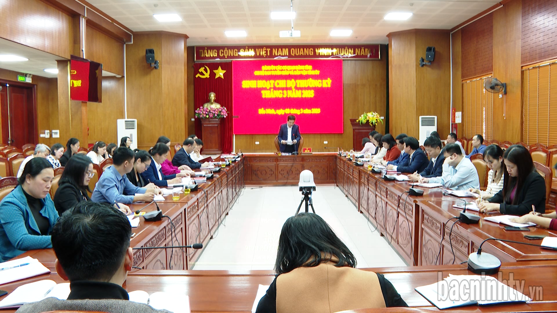 Các đồng chí lãnh đạo tỉnh dự sinh hoạt Chi bộ tại cơ sở
