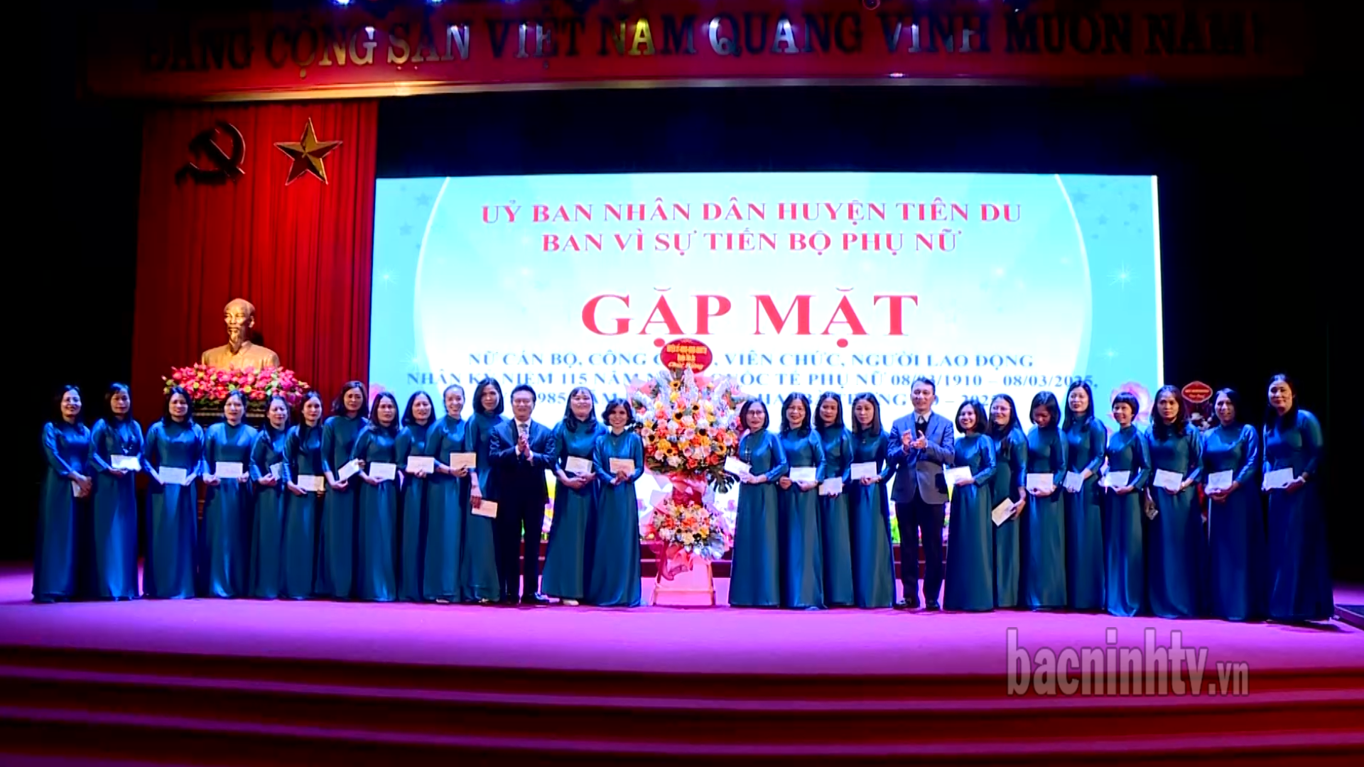 Tiên du gặp mặt nữ cán bộ, công chức, viên chức, người lao động kỷ niệm Ngày Quốc tế Phụ nữ 8/3
