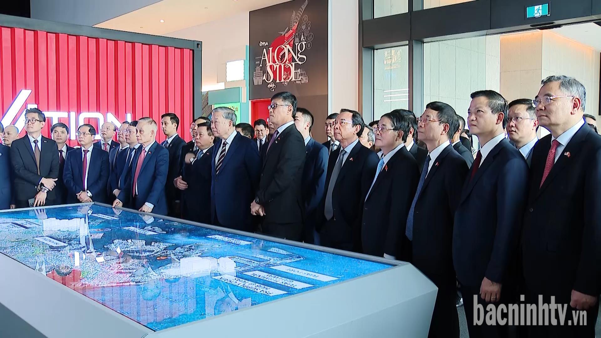 Tổng Bí thư Tô Lâm thăm cảng biển và đại học quốc gia Singapore
